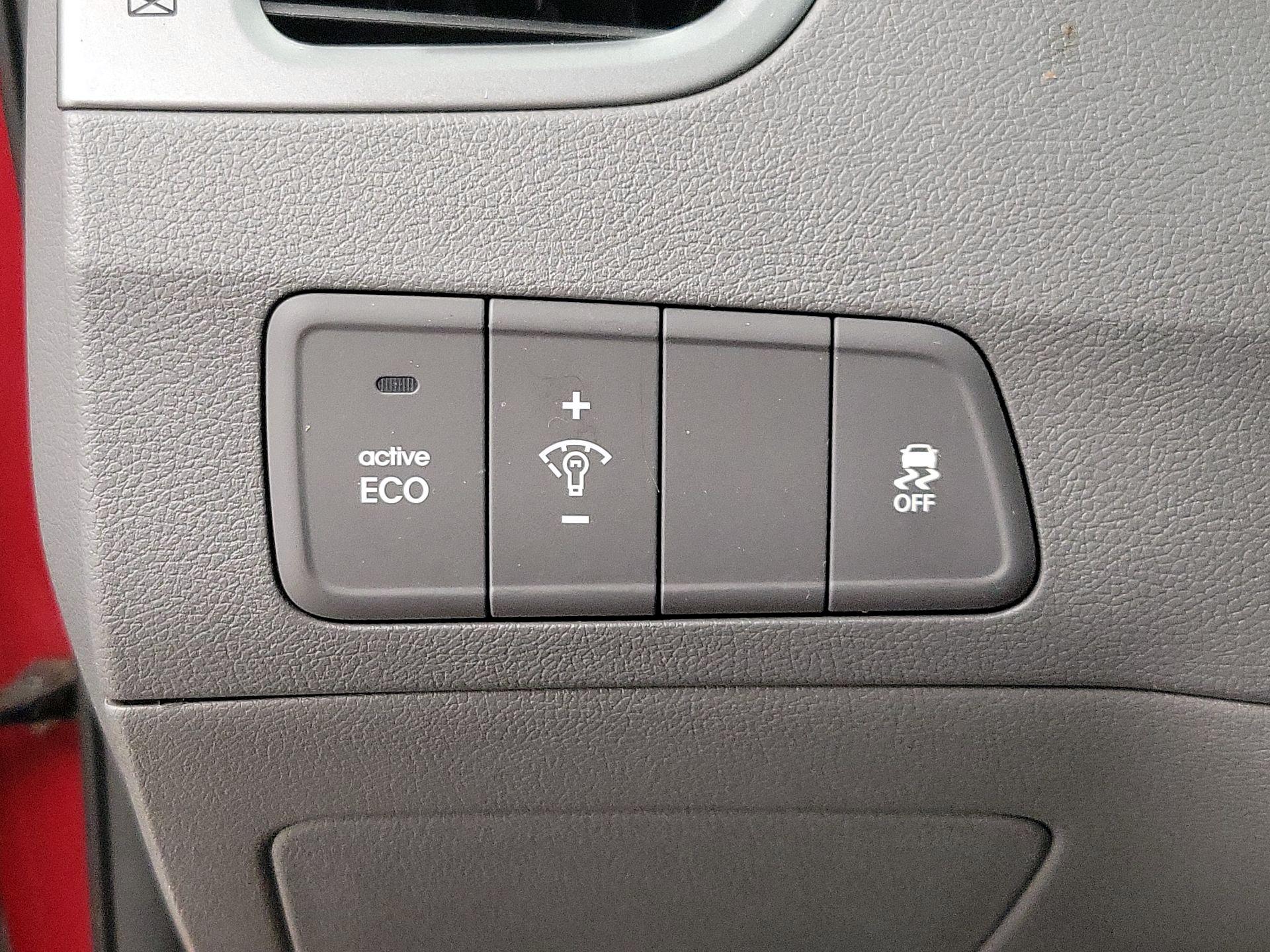 Thumbnail: 2015 Hyundai Elantra - 13