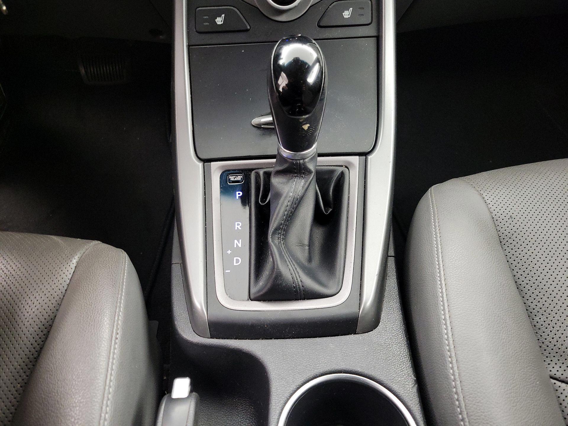 Thumbnail: 2015 Hyundai Elantra - 17