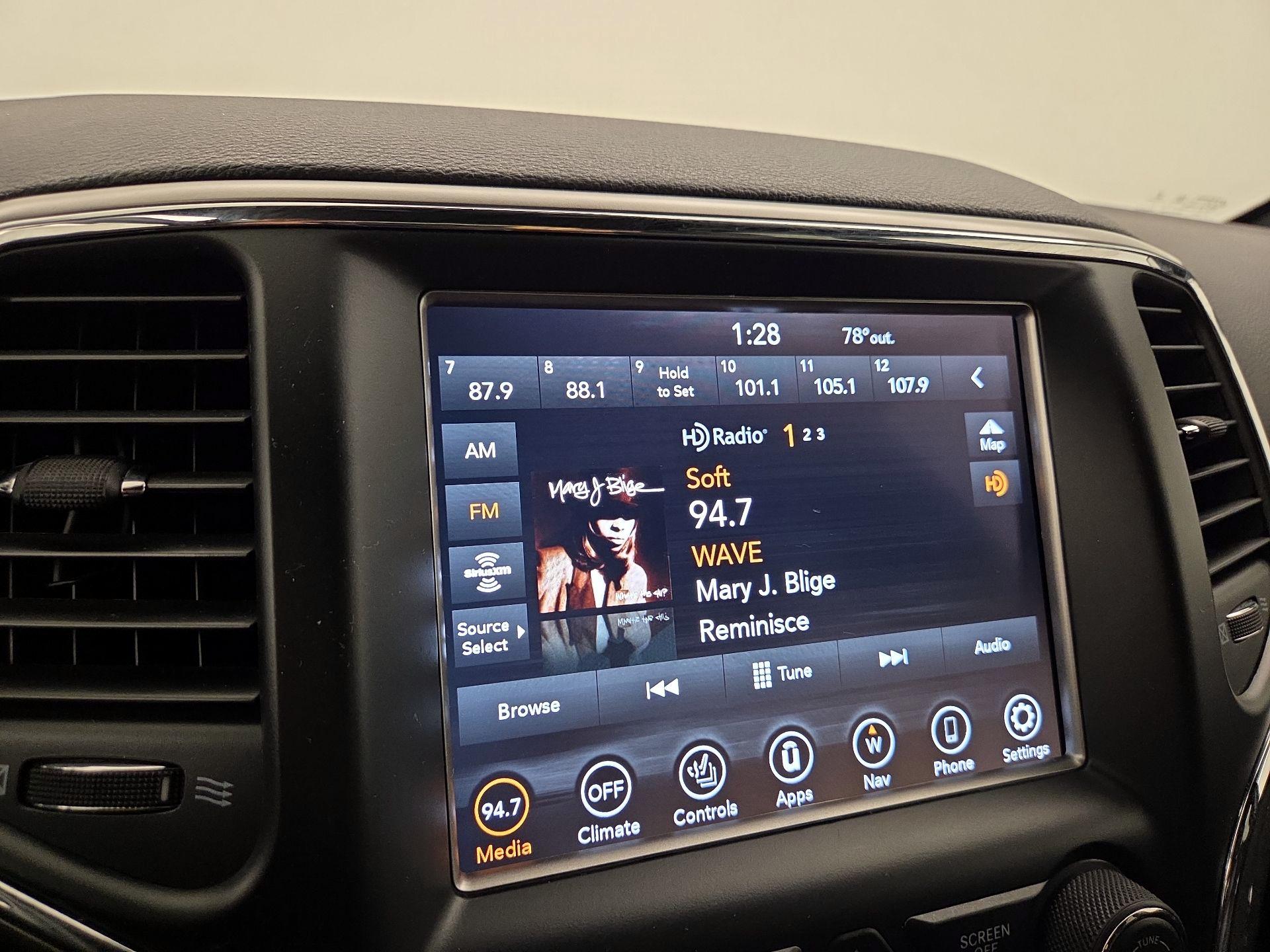 Thumbnail: 2018 Jeep Grand Cherokee - 16