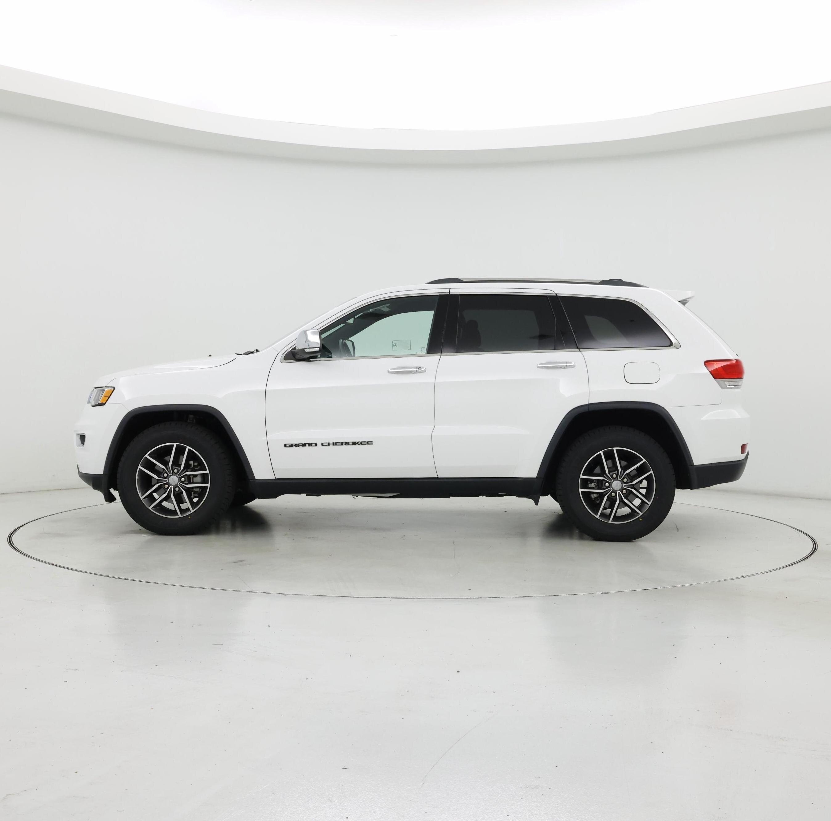 Thumbnail: 2018 Jeep Grand Cherokee - 3