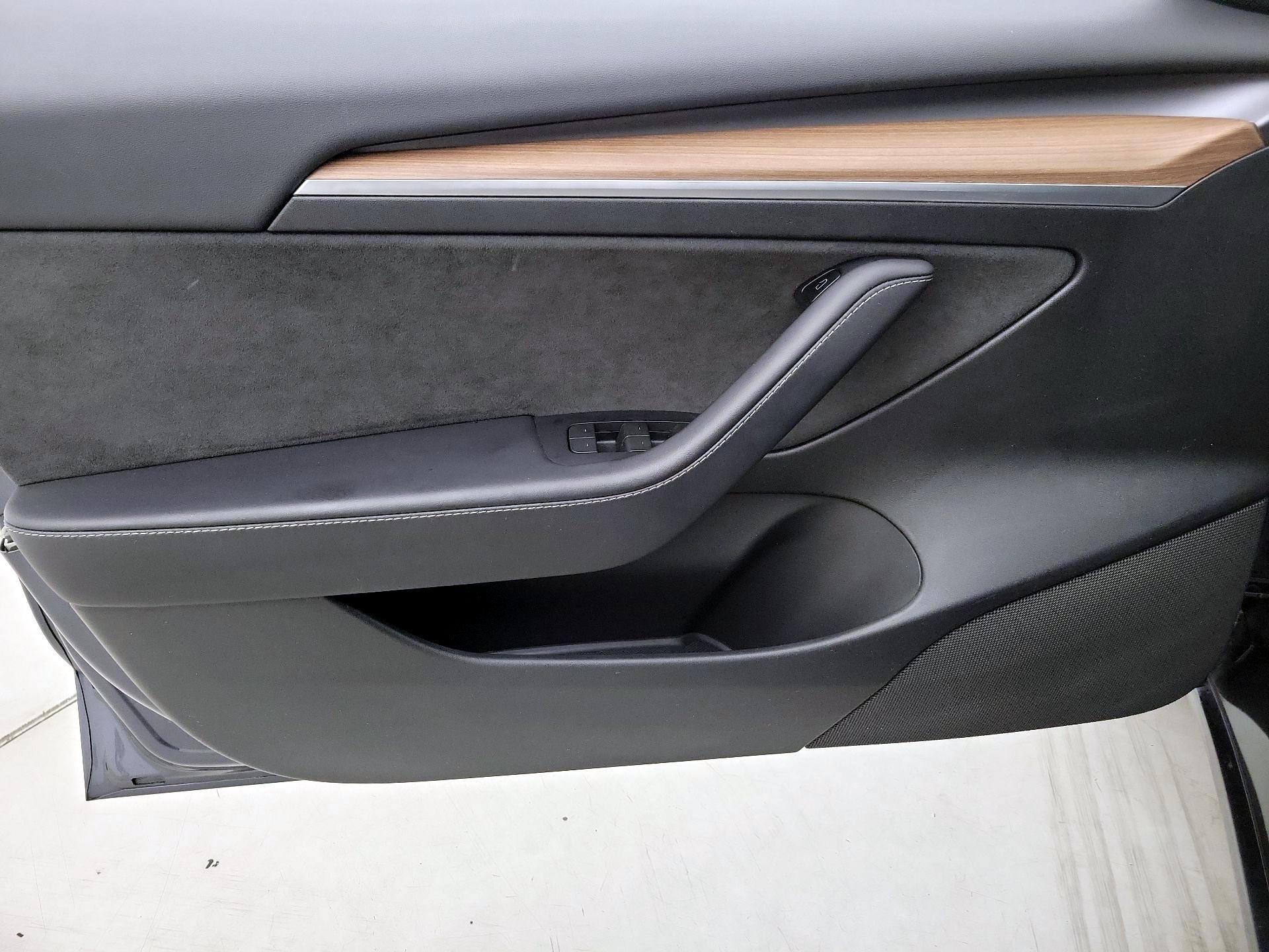 Thumbnail: 2023 Tesla Model 3 - 12