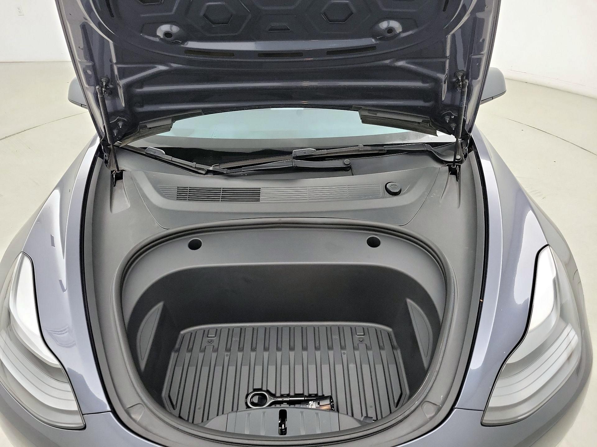 Thumbnail: 2023 Tesla Model 3 - 19