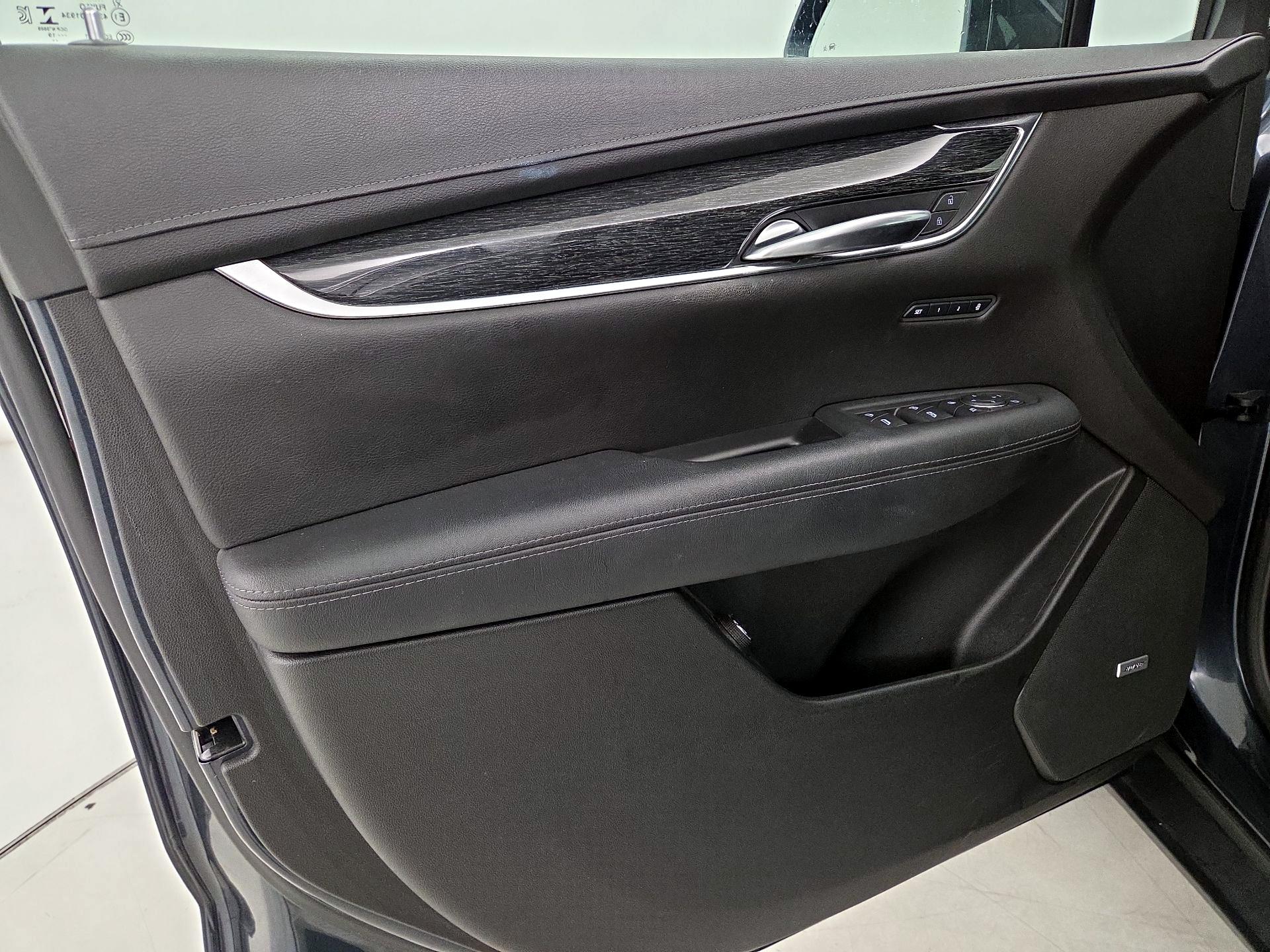 Thumbnail: 2020 Cadillac XT5 - 12