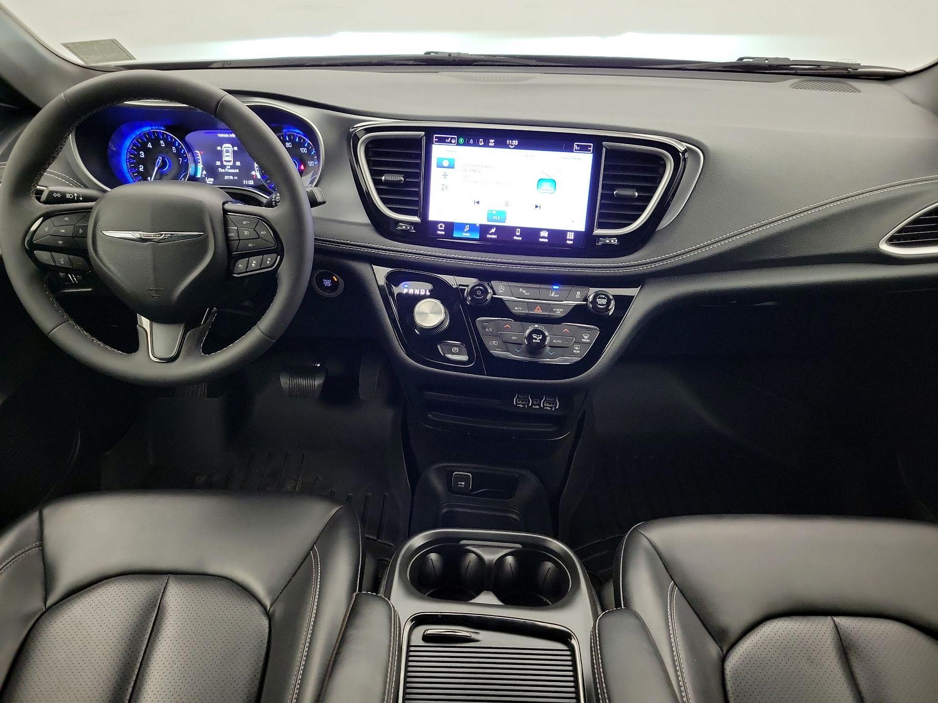 Thumbnail: 2023 Chrysler Pacifica - 9