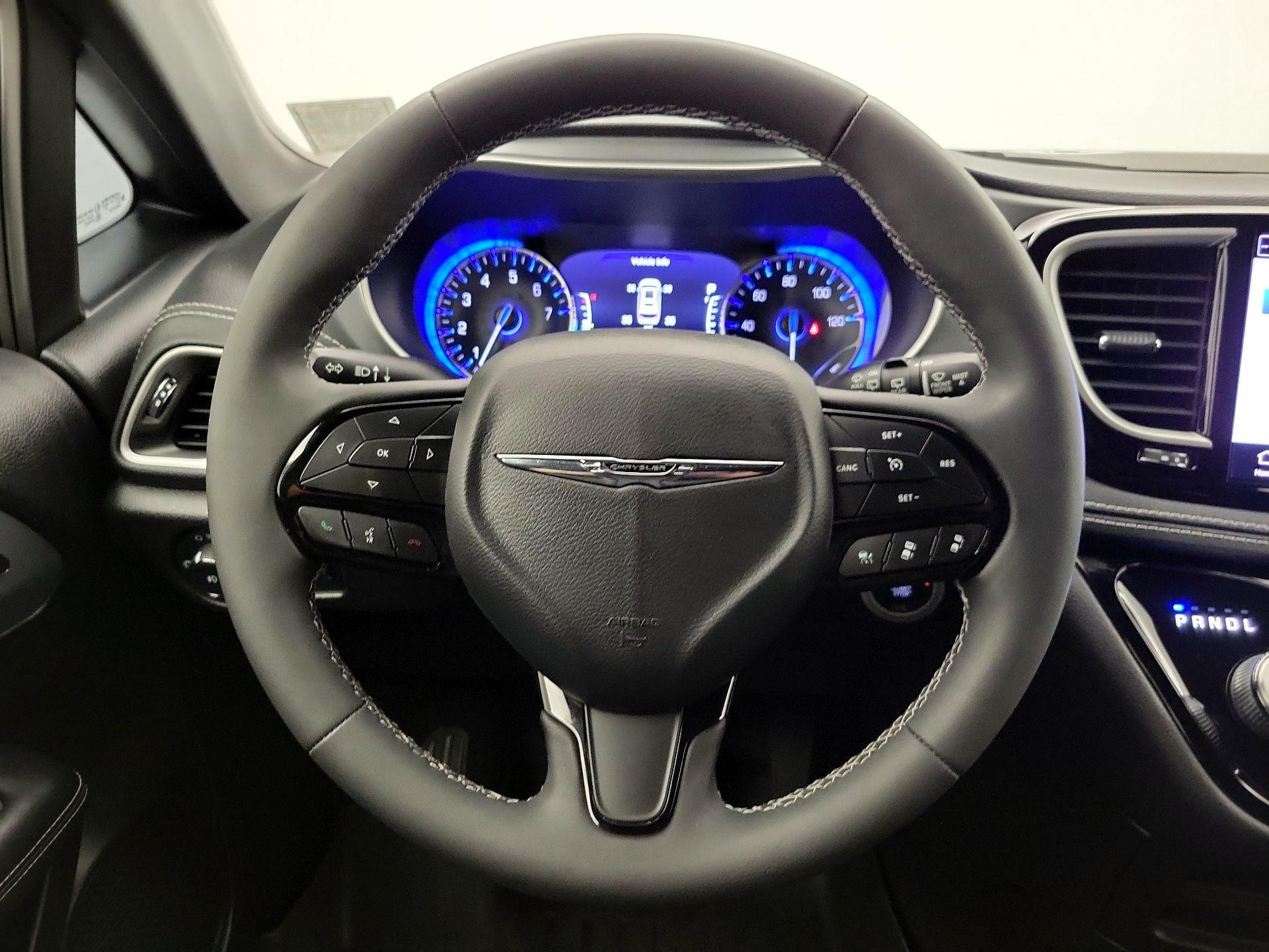 Thumbnail: 2023 Chrysler Pacifica - 10