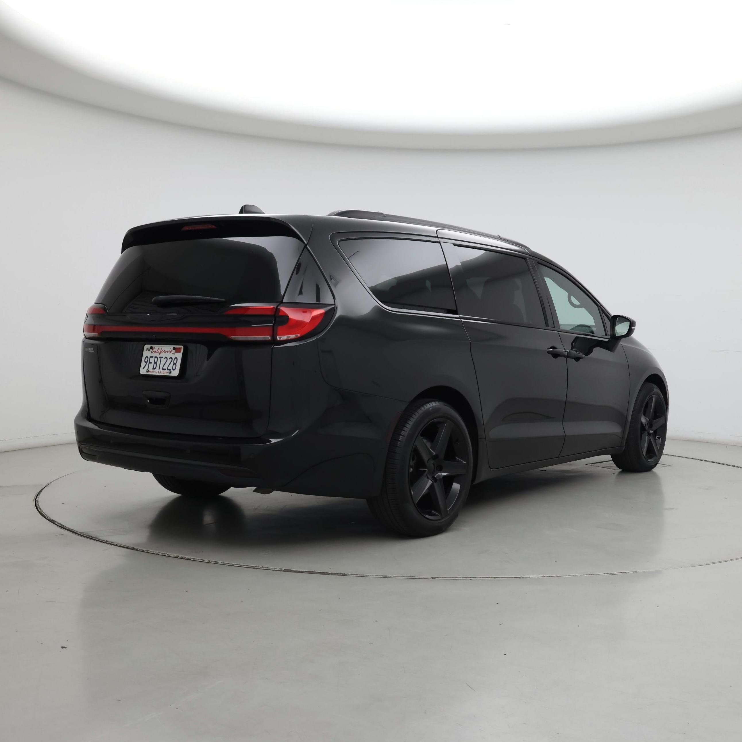 Thumbnail: 2023 Chrysler Pacifica - 8