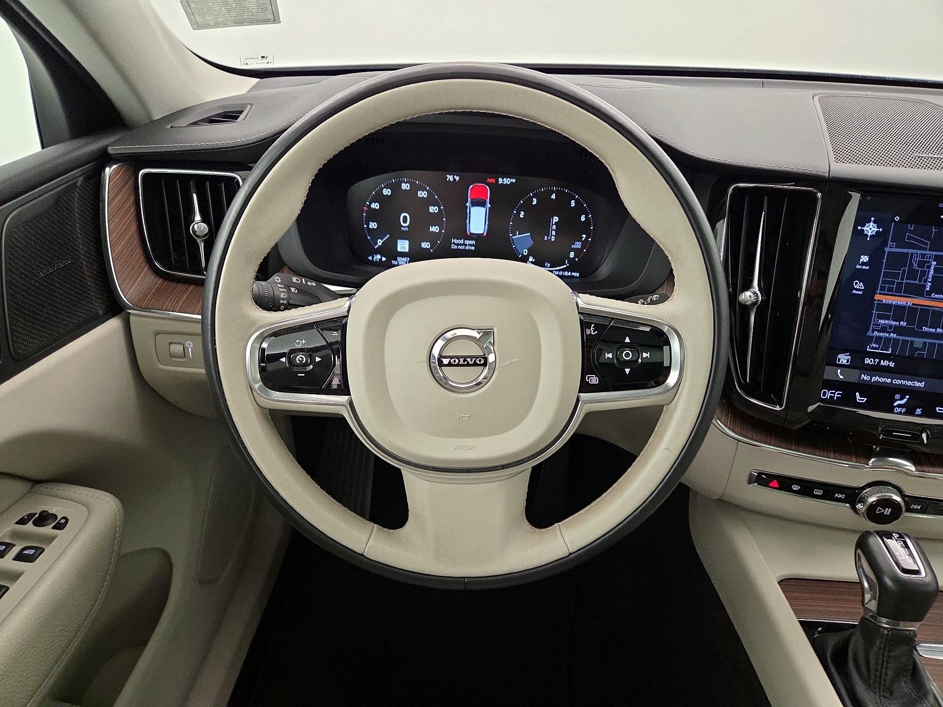 Thumbnail: 2019 Volvo XC60 - 10
