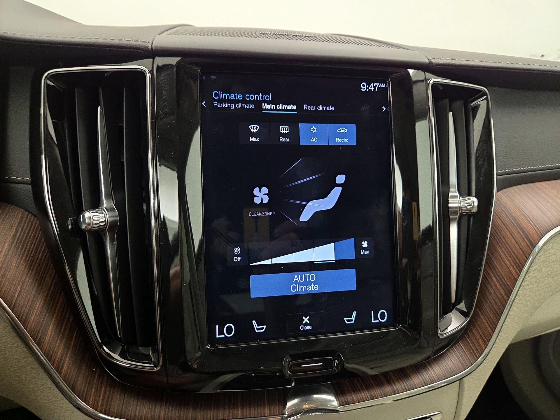 Thumbnail: 2019 Volvo XC60 - 17