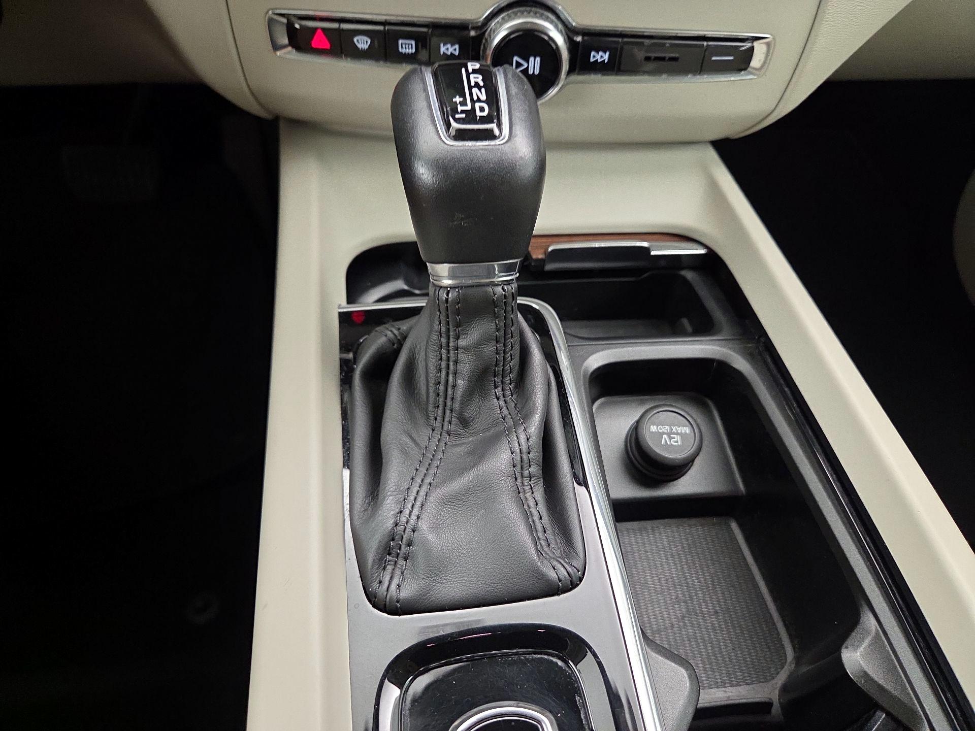 Thumbnail: 2019 Volvo XC60 - 18