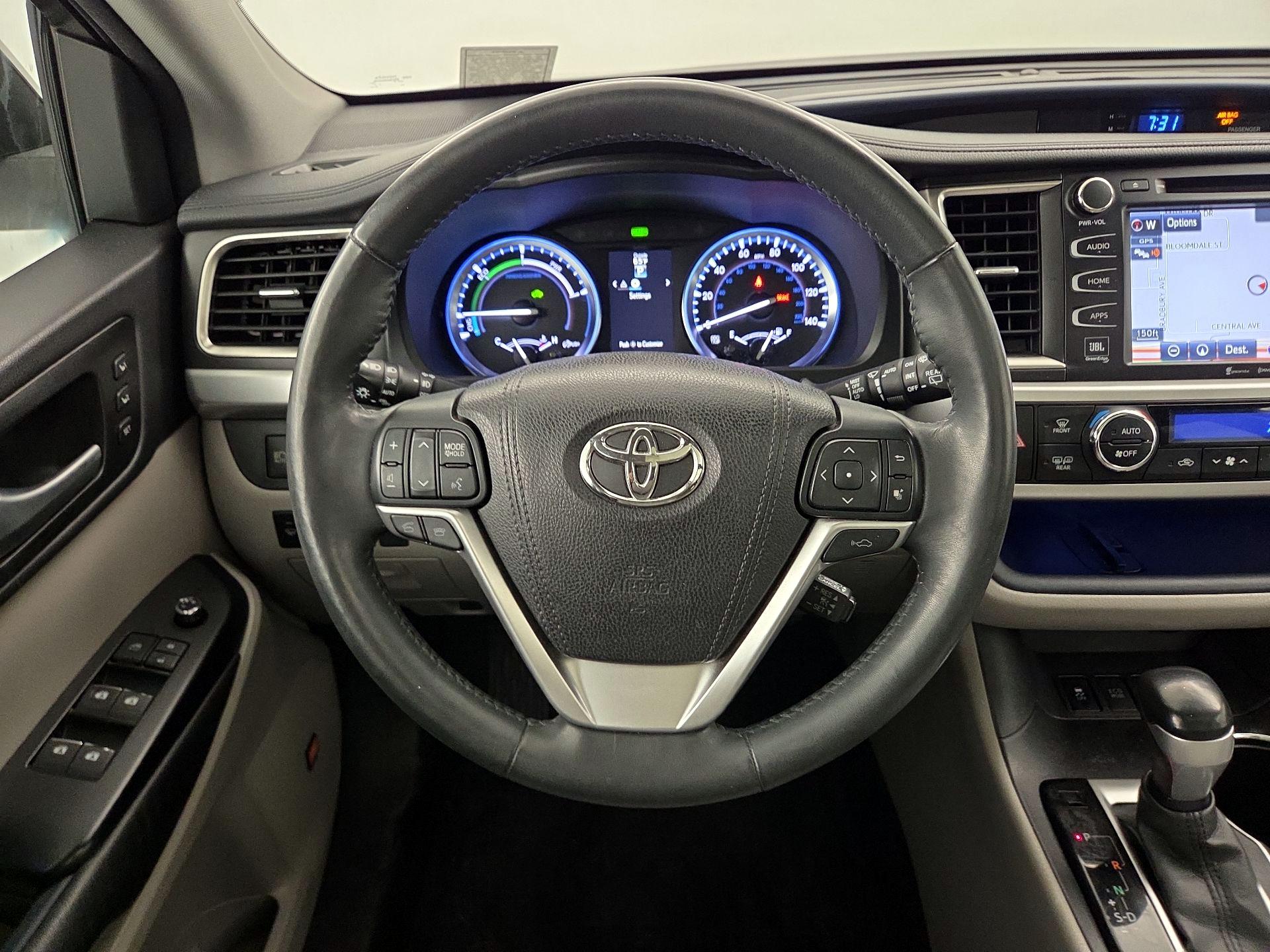 Thumbnail: 2016 Toyota Highlander - 10