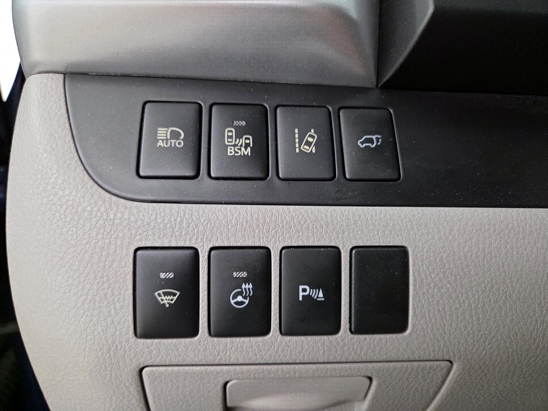 Thumbnail: 2016 Toyota Highlander - 13