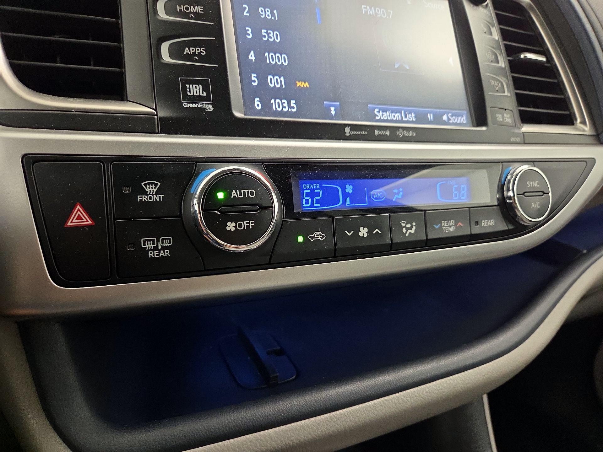 Thumbnail: 2016 Toyota Highlander - 17