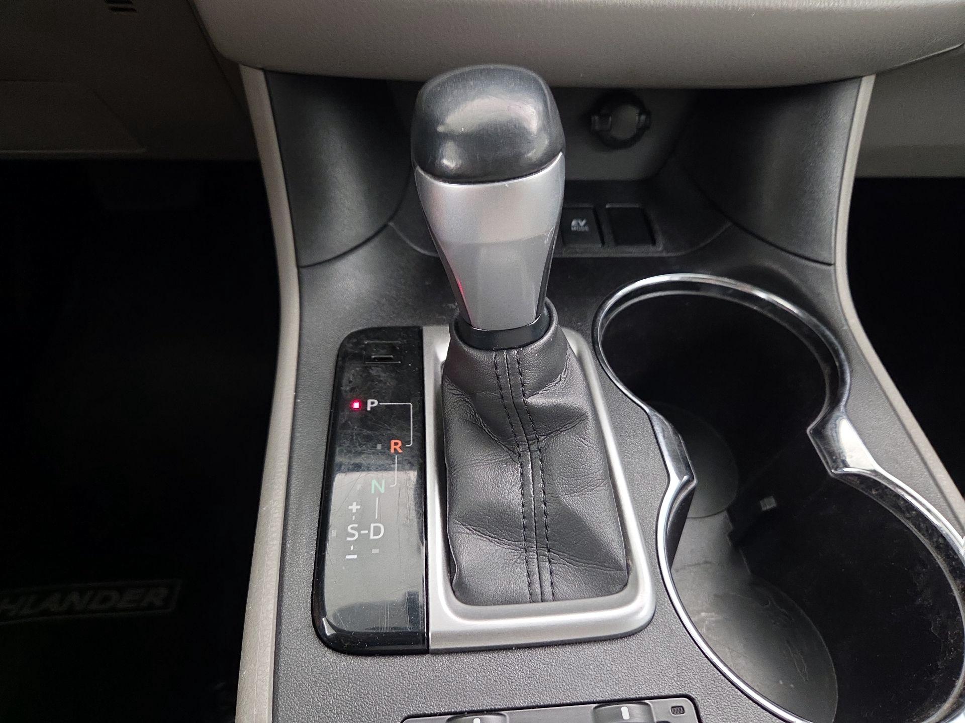 Thumbnail: 2016 Toyota Highlander - 18