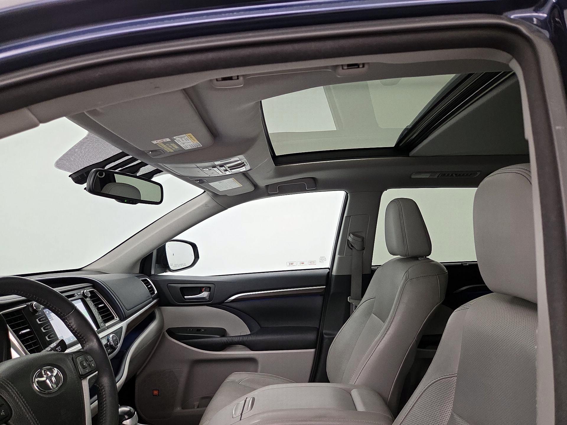 Thumbnail: 2016 Toyota Highlander - 20