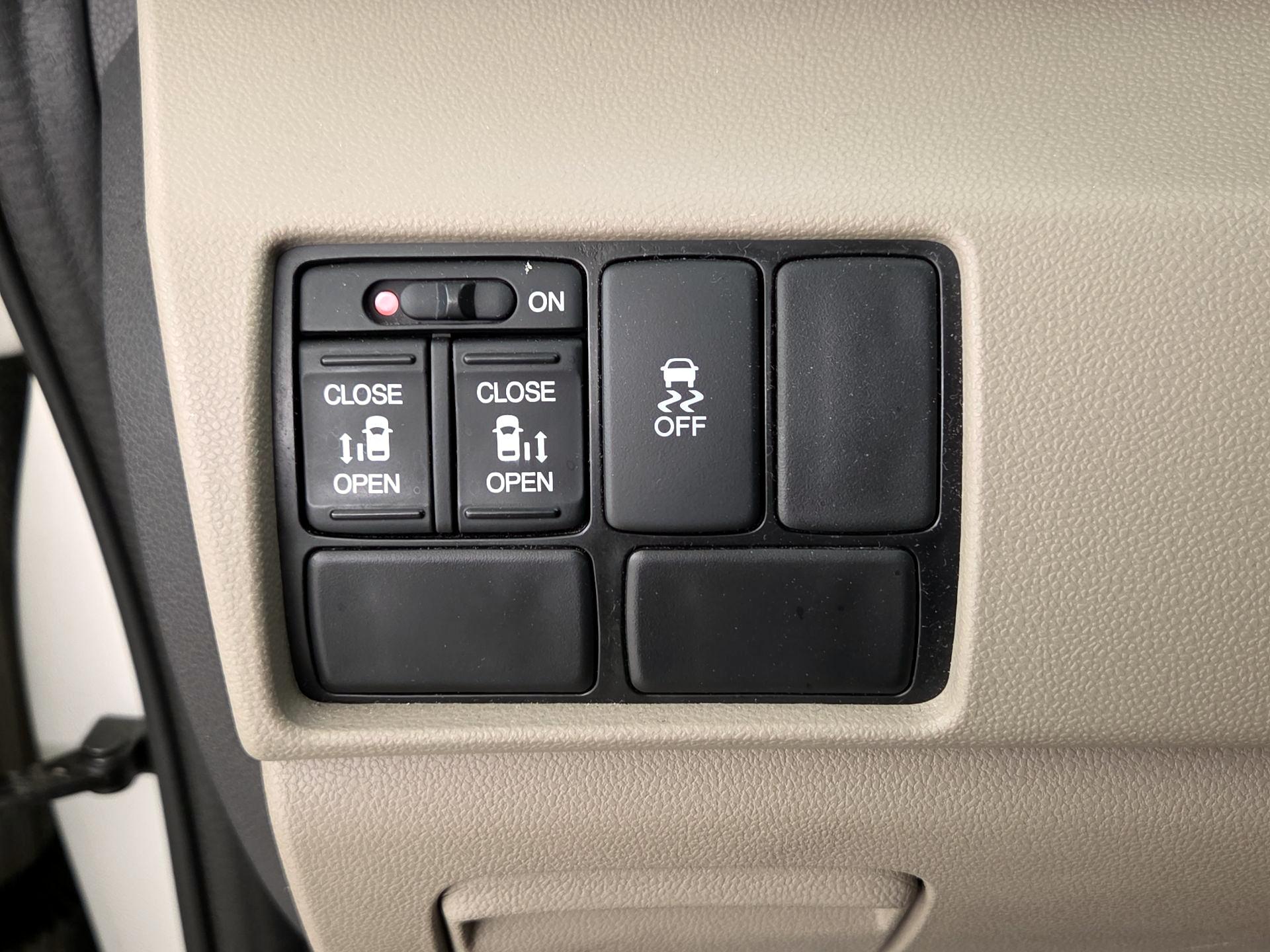 Thumbnail: 2017 Honda Odyssey - 13