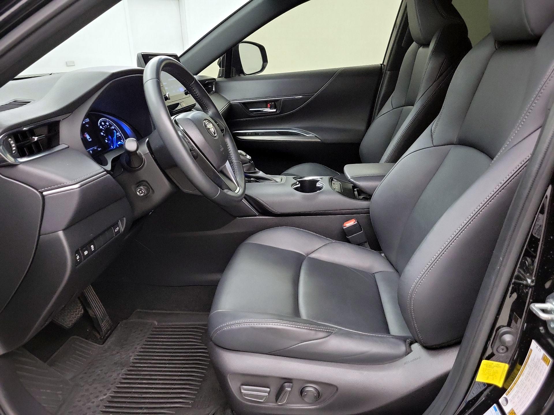 Thumbnail: 2022 Toyota Venza - 11