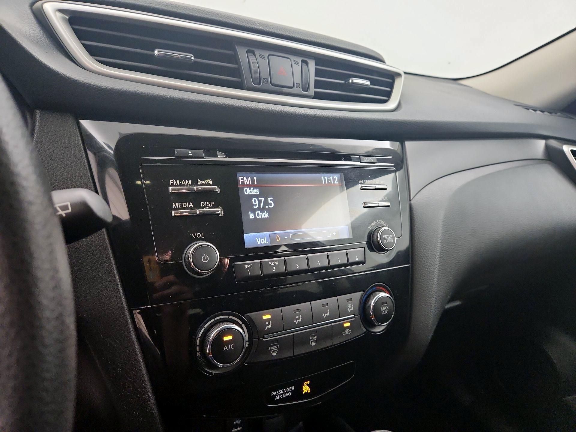 Thumbnail: 2016 Nissan Rogue - 15