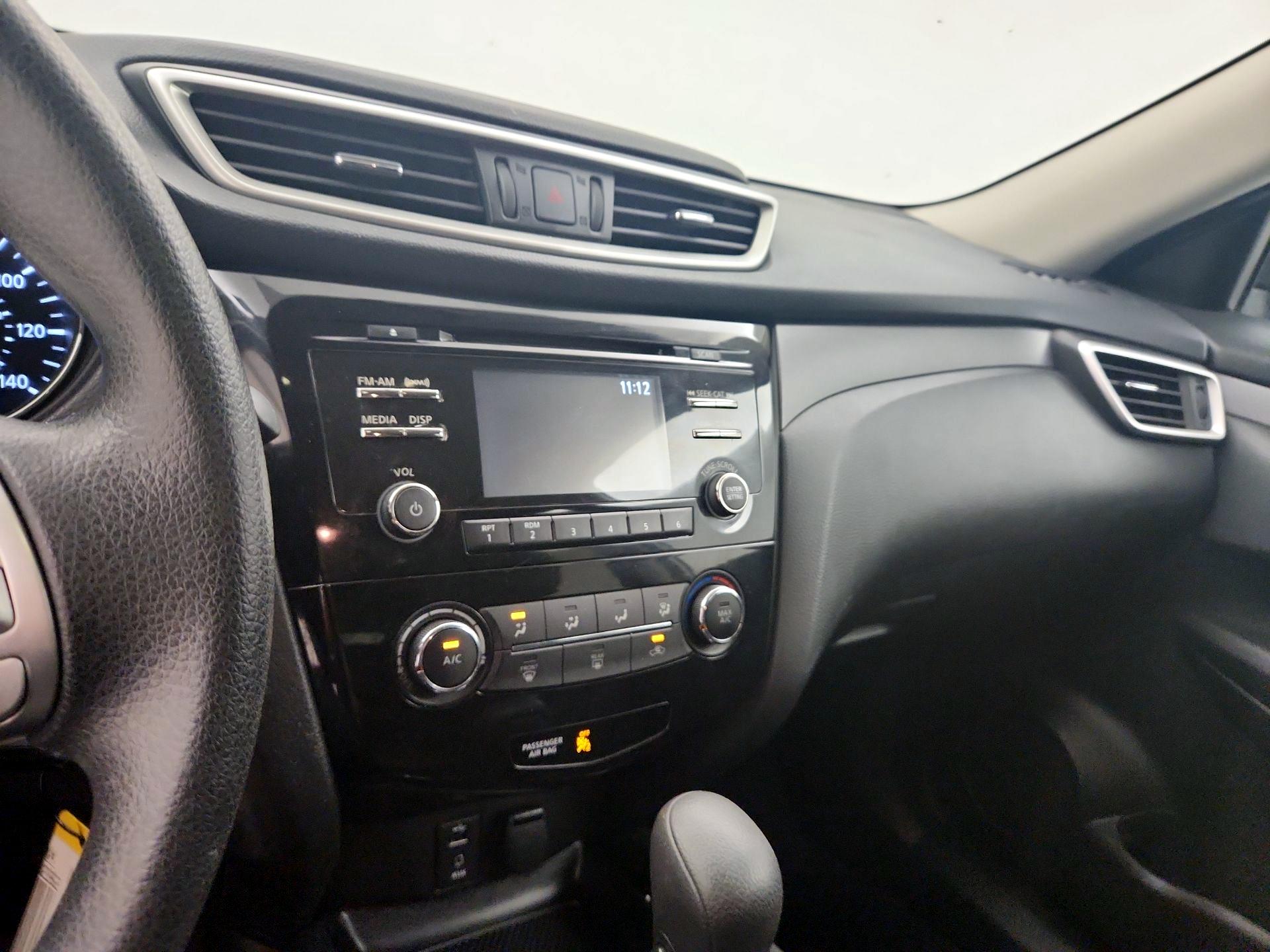 Thumbnail: 2016 Nissan Rogue - 16