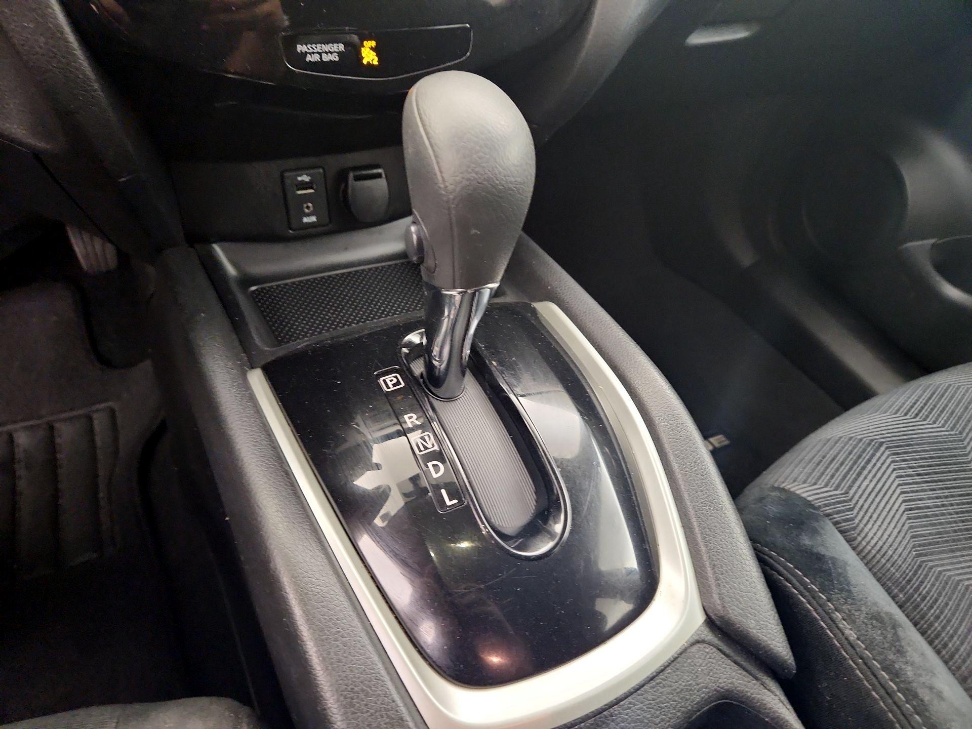 Thumbnail: 2016 Nissan Rogue - 17