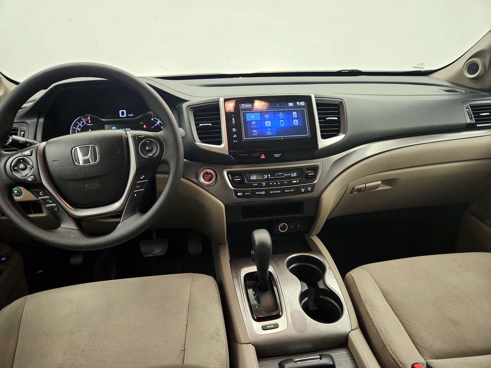 Thumbnail: 2017 Honda Pilot - 9