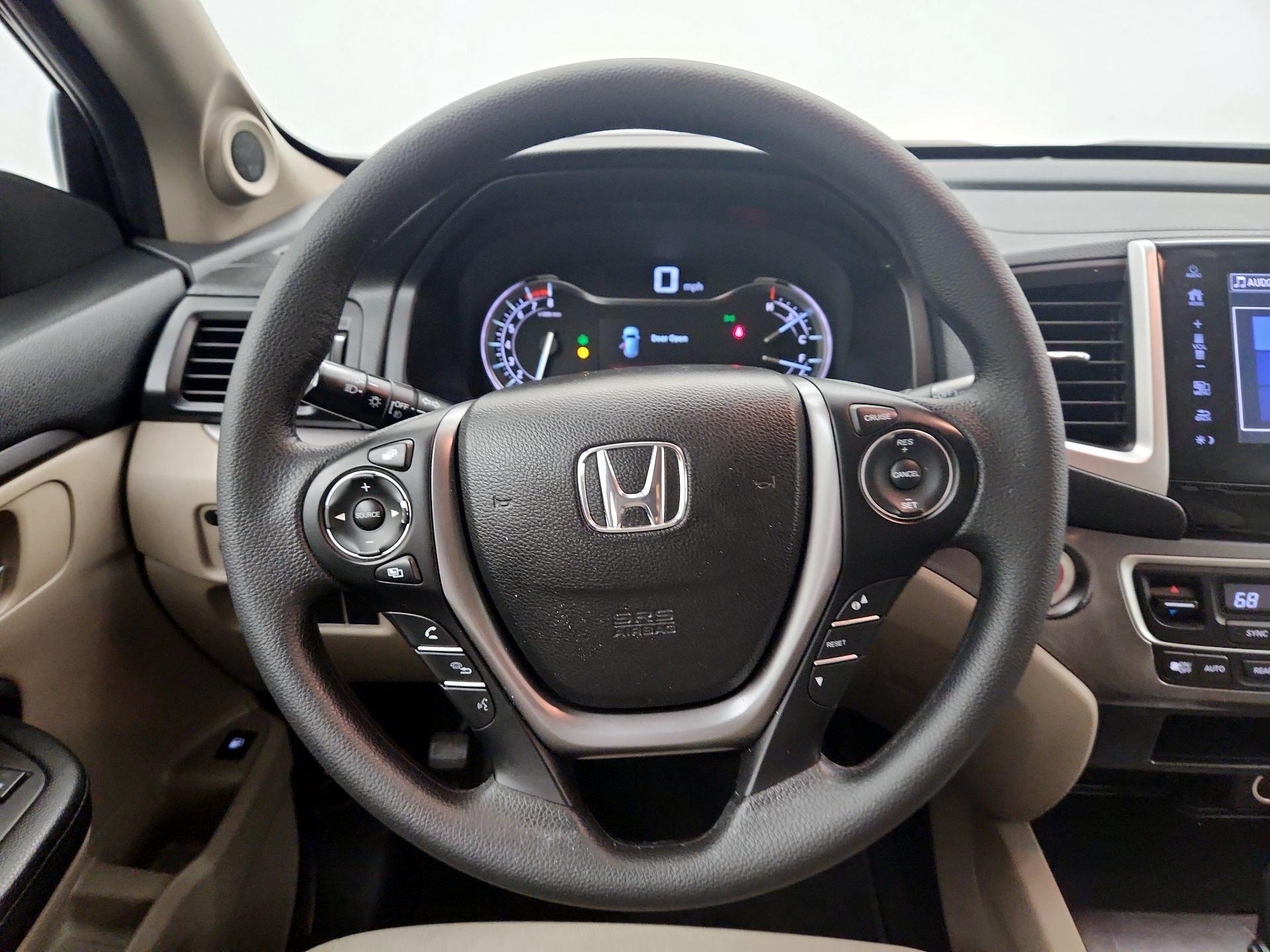 Thumbnail: 2017 Honda Pilot - 10
