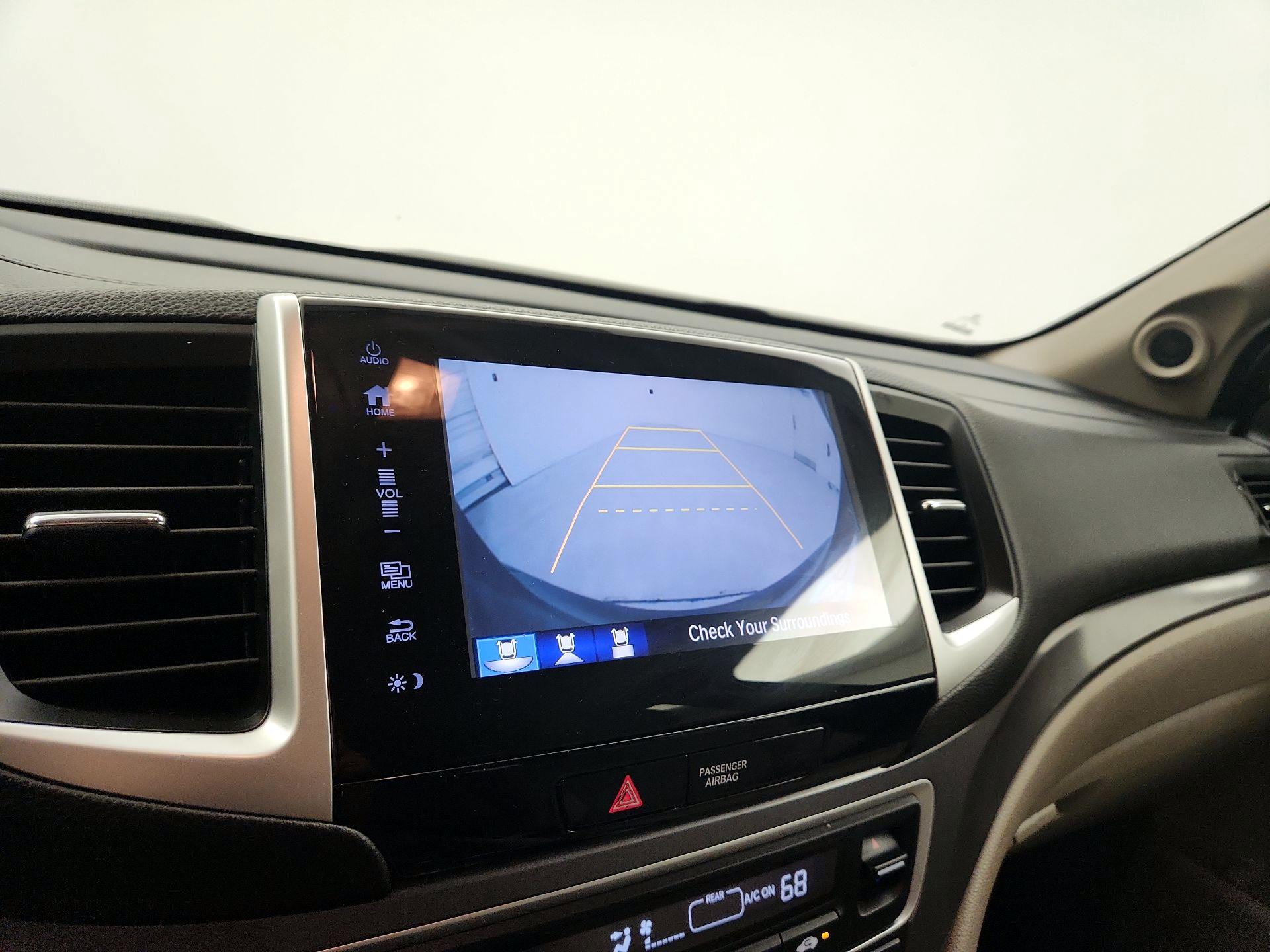 Thumbnail: 2017 Honda Pilot - 14