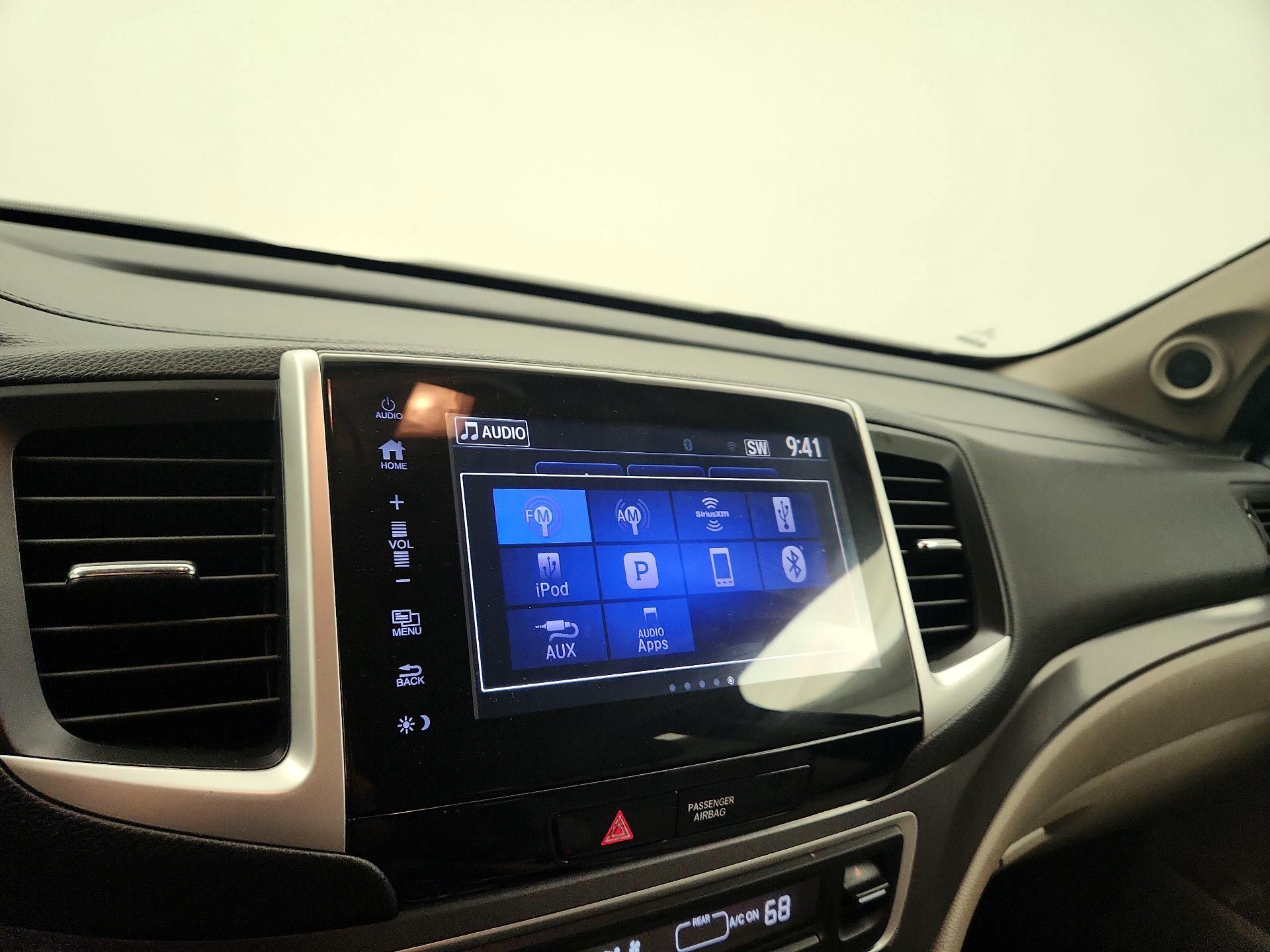 Thumbnail: 2017 Honda Pilot - 15