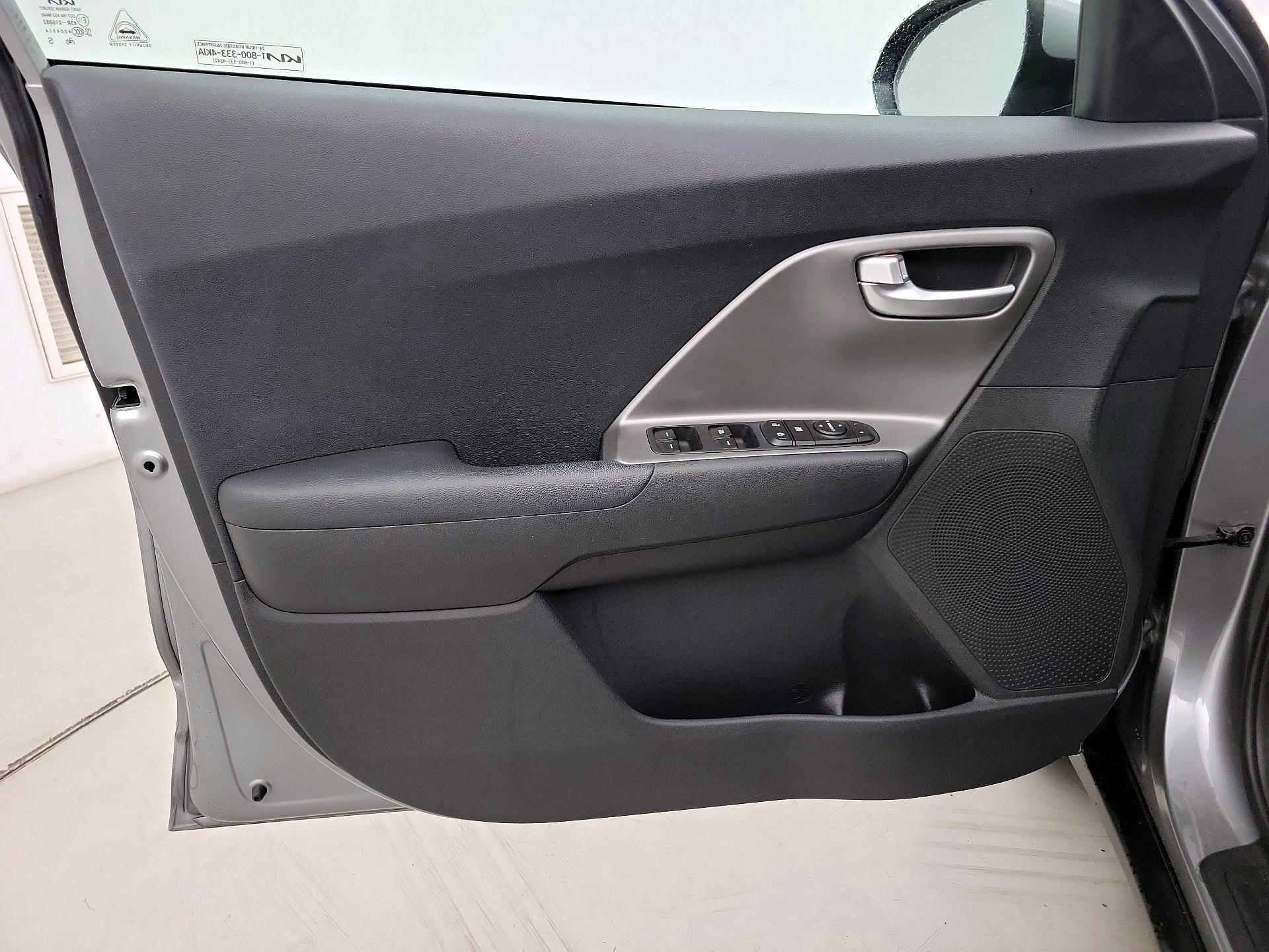 Thumbnail: 2022 Kia Niro - 12