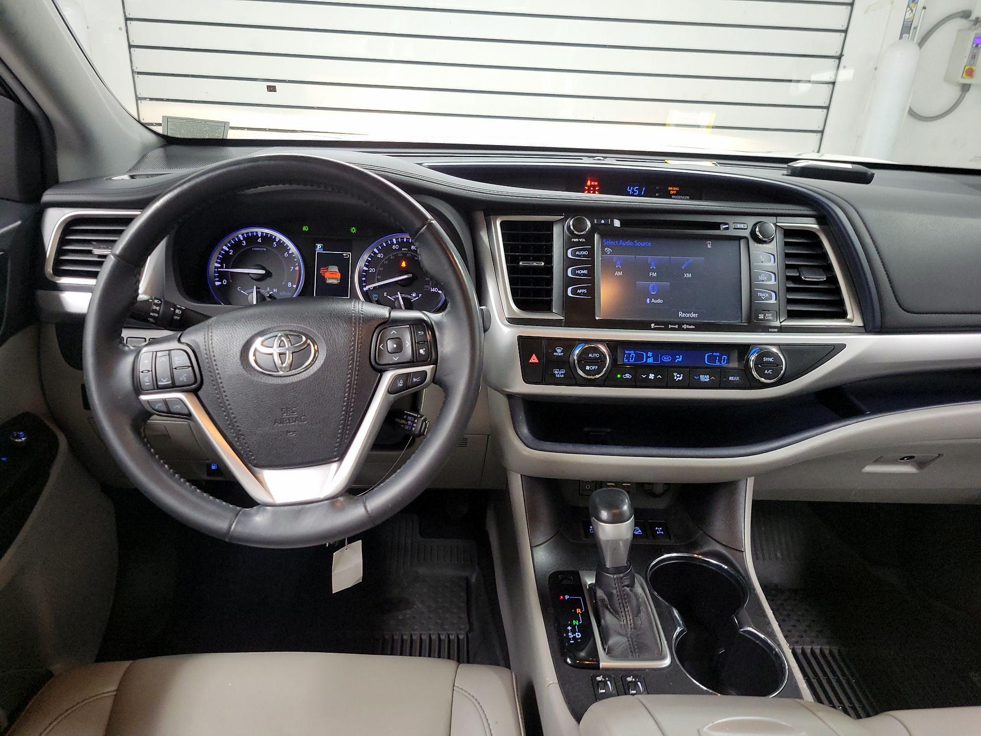 Thumbnail: 2019 Toyota Highlander - 9