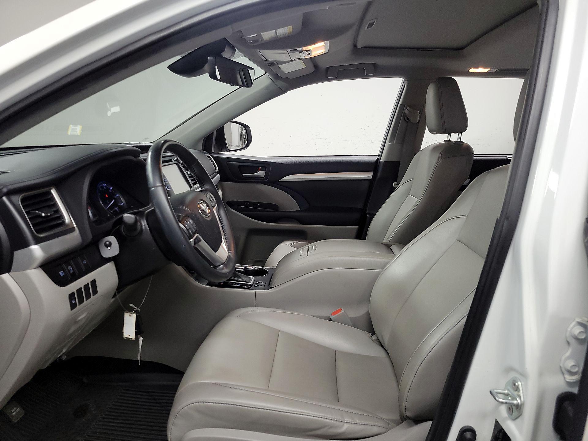 Thumbnail: 2019 Toyota Highlander - 11