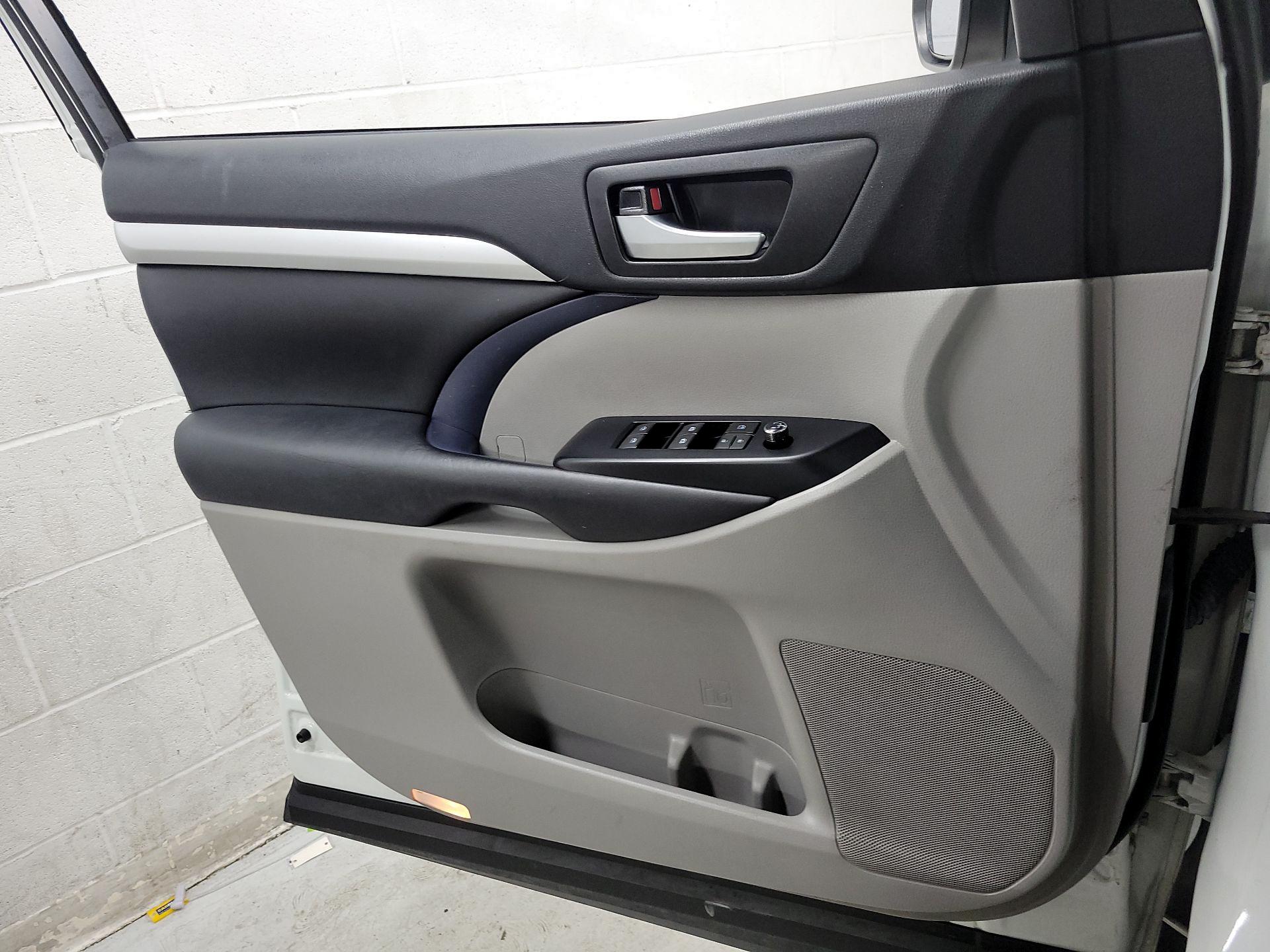 Thumbnail: 2019 Toyota Highlander - 12
