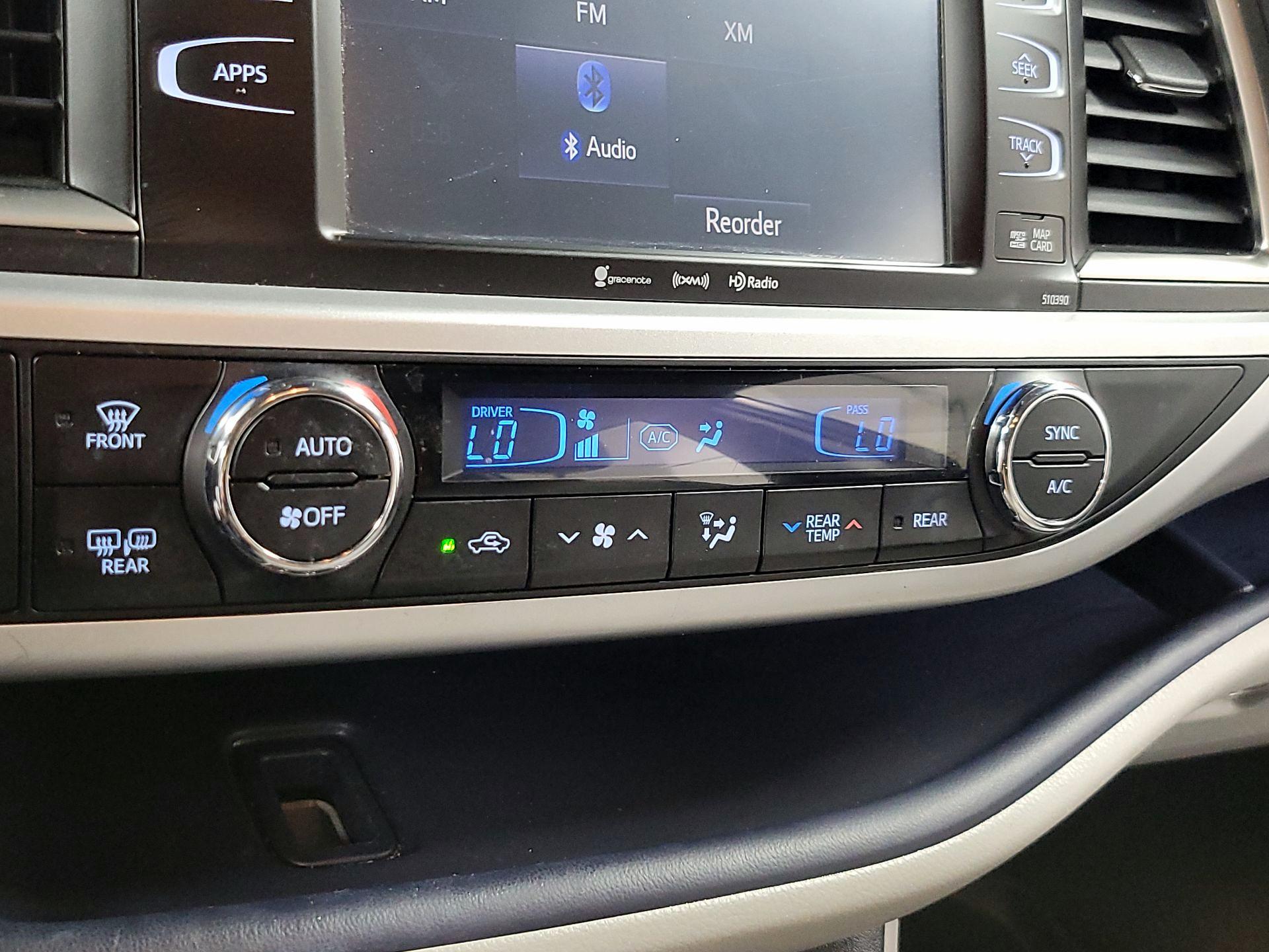 Thumbnail: 2019 Toyota Highlander - 15