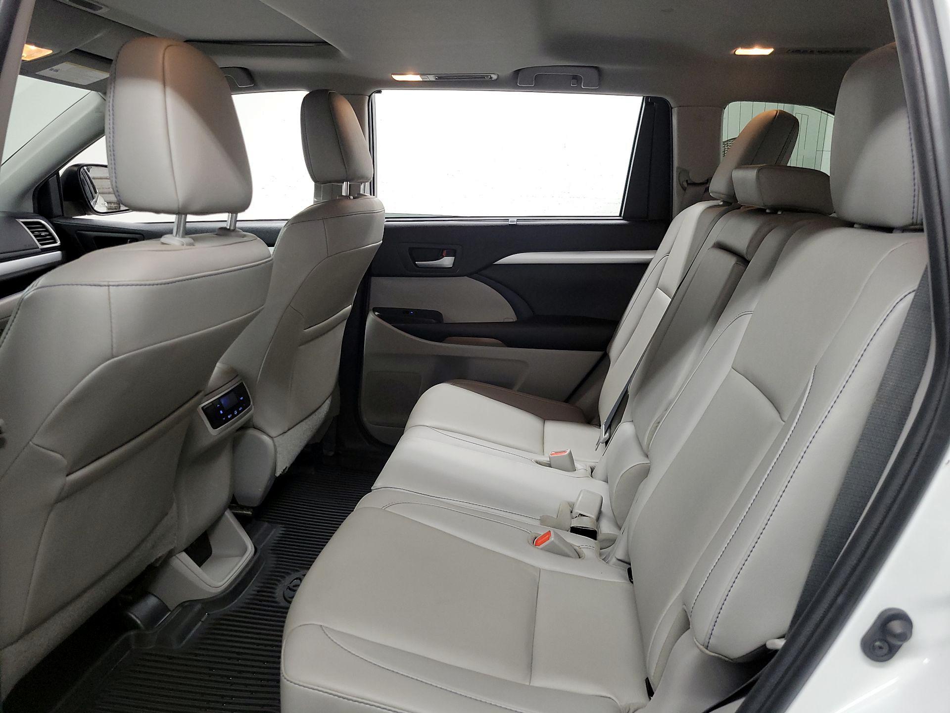 Thumbnail: 2019 Toyota Highlander - 17