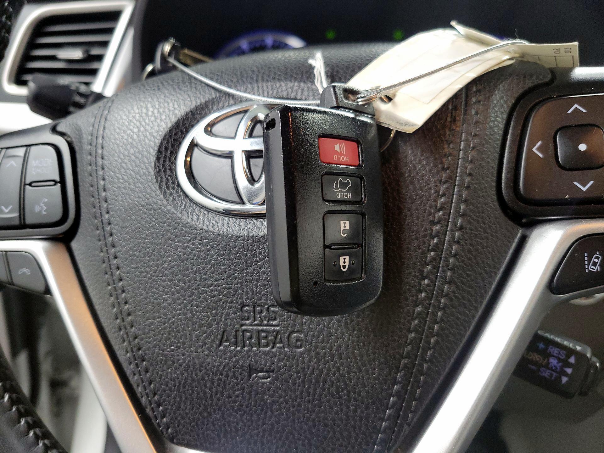 Thumbnail: 2019 Toyota Highlander - 20