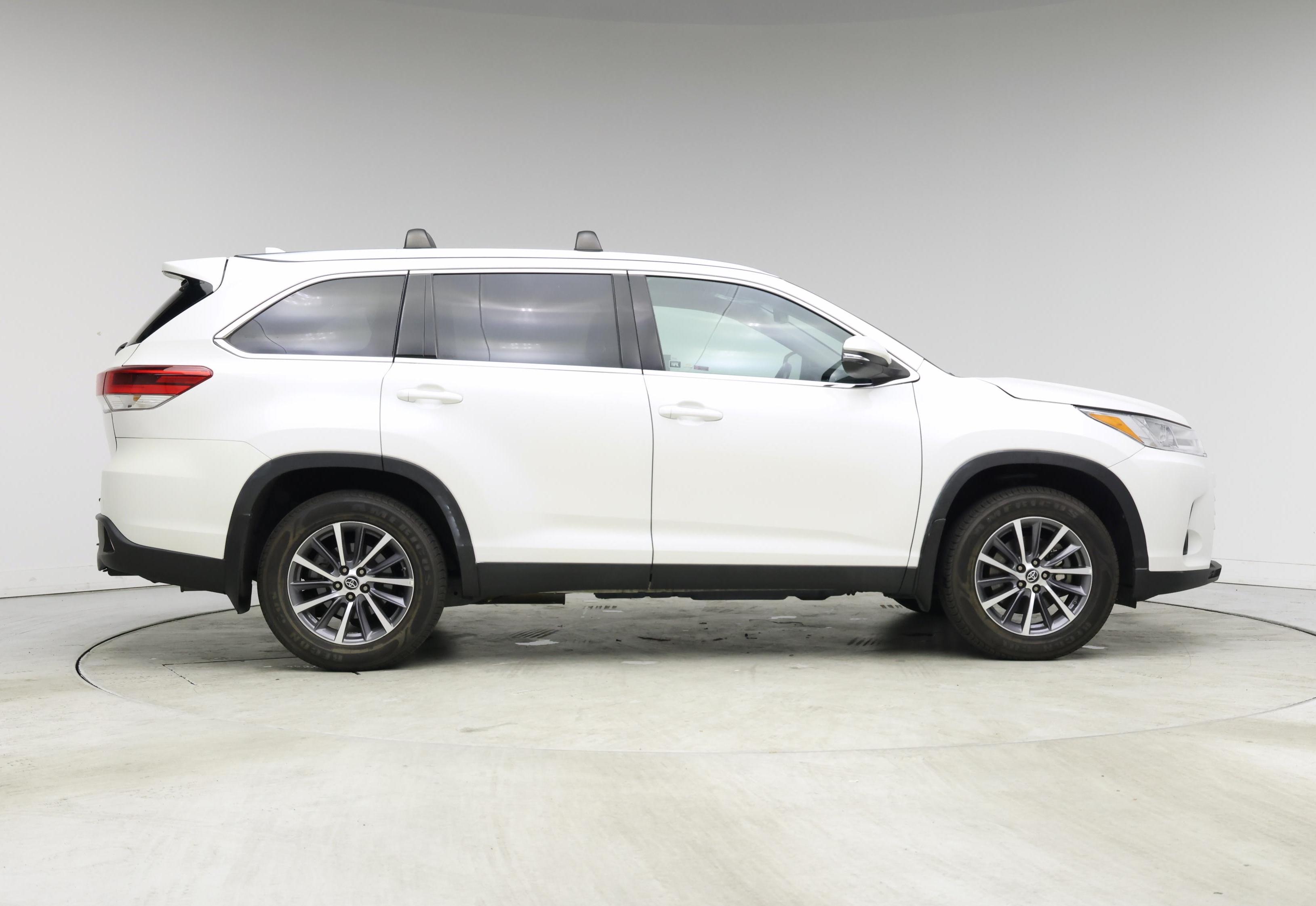 Thumbnail: 2019 Toyota Highlander - 7