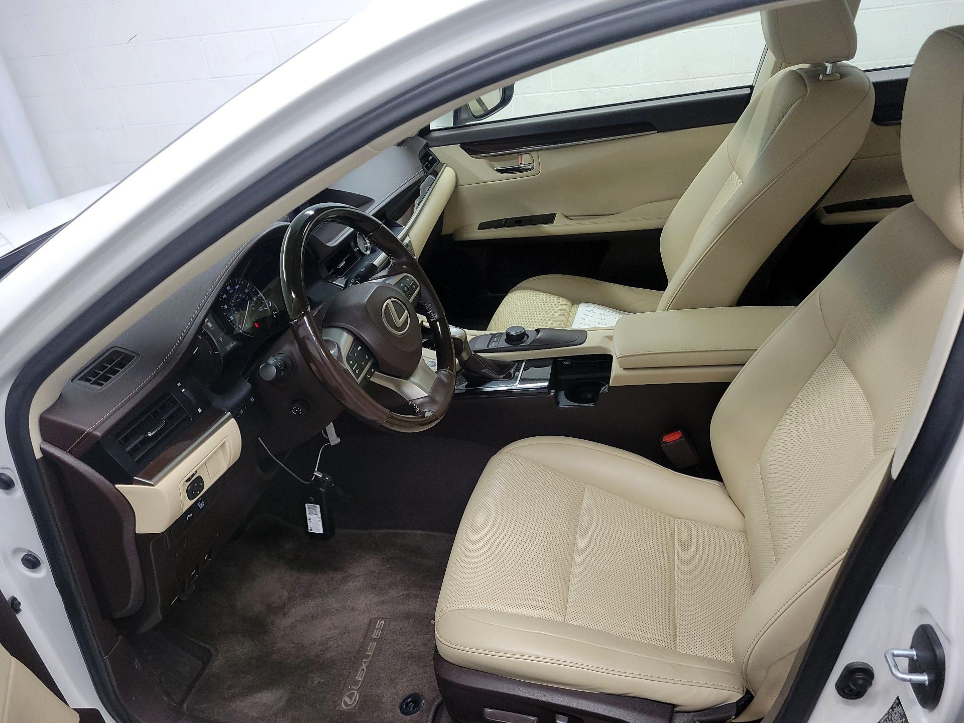 Thumbnail: 2016 Lexus ES - 11