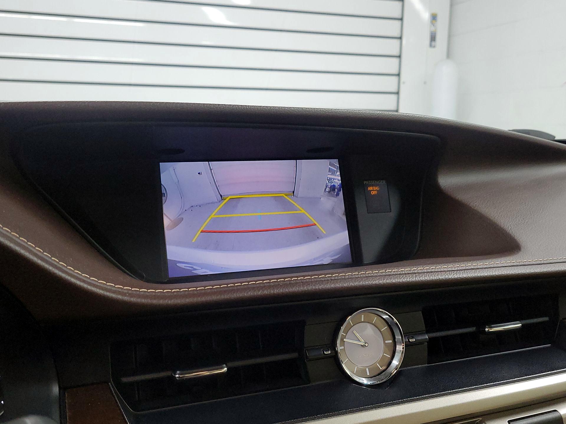 Thumbnail: 2016 Lexus ES - 14