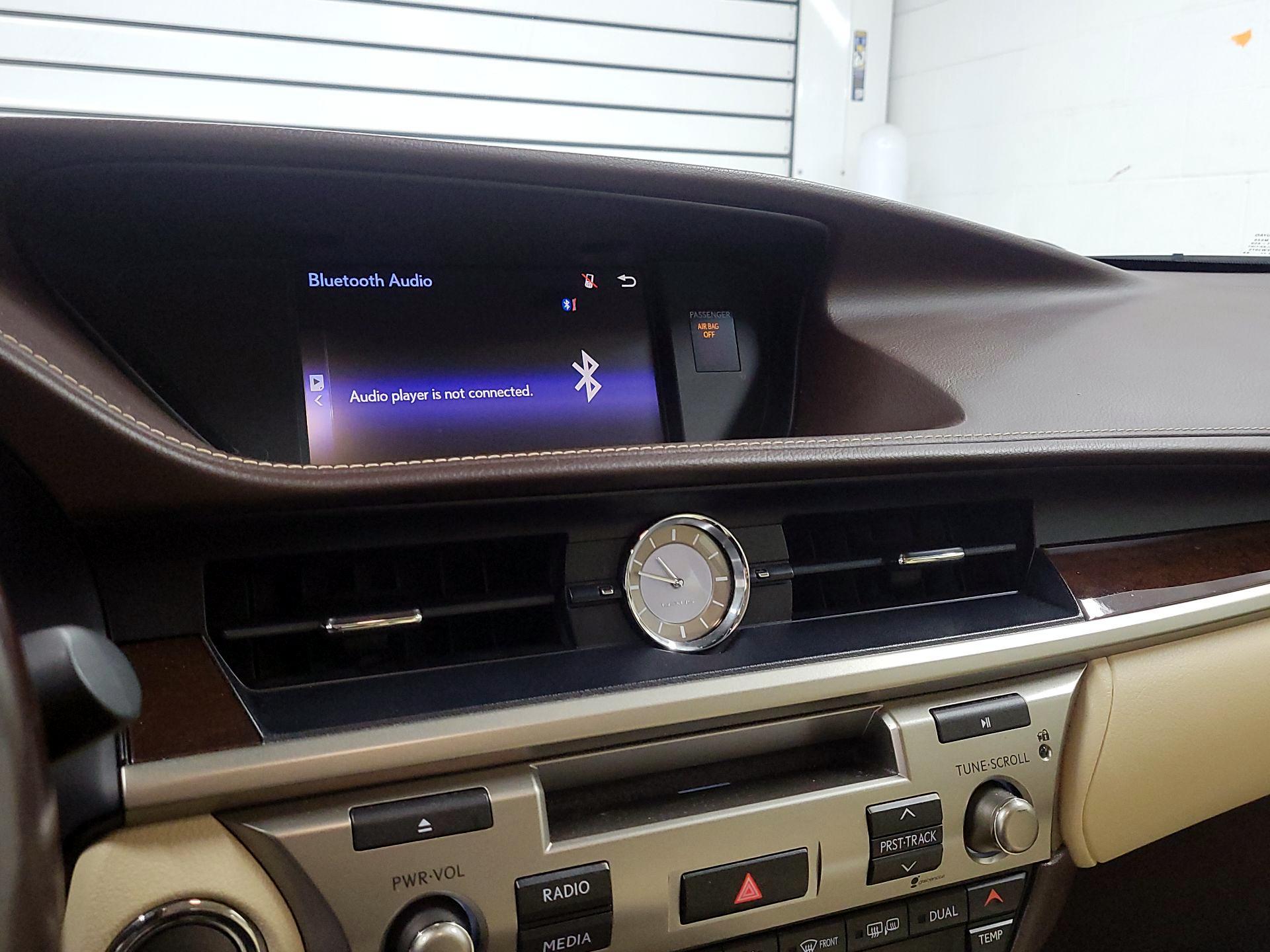 Thumbnail: 2016 Lexus ES - 15