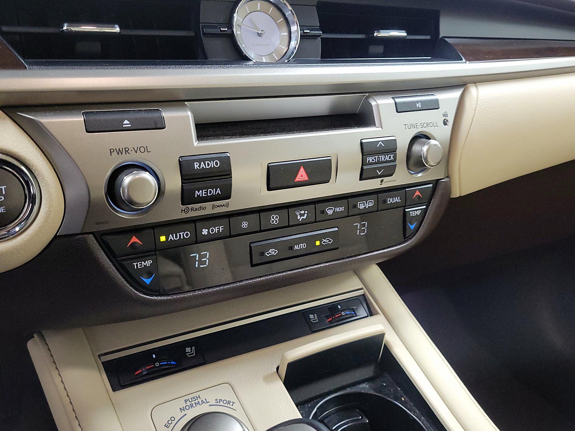 Thumbnail: 2016 Lexus ES - 16