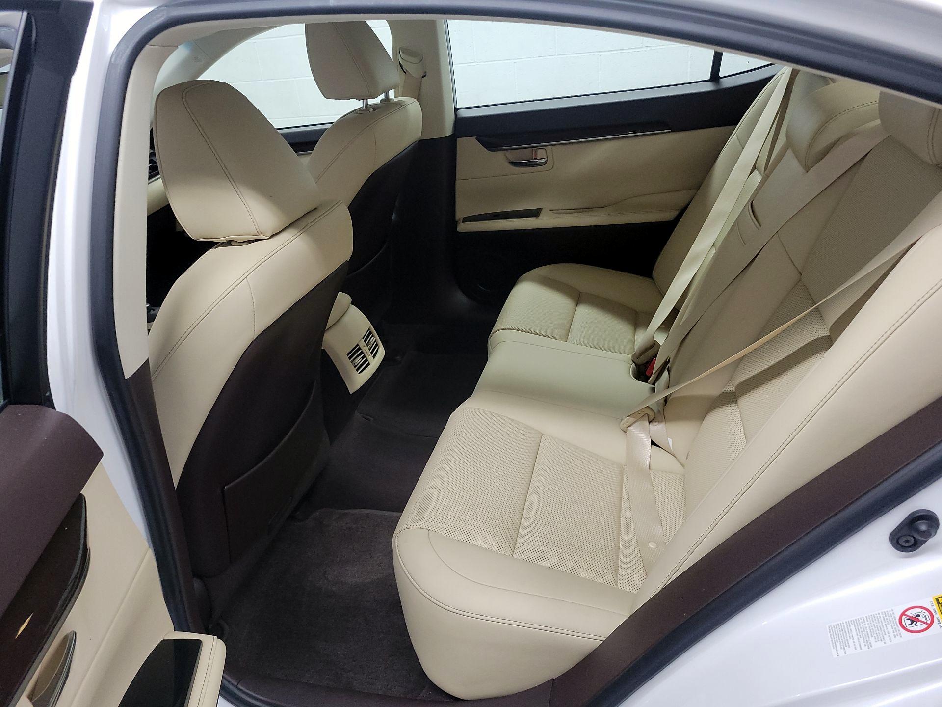 Thumbnail: 2016 Lexus ES - 18