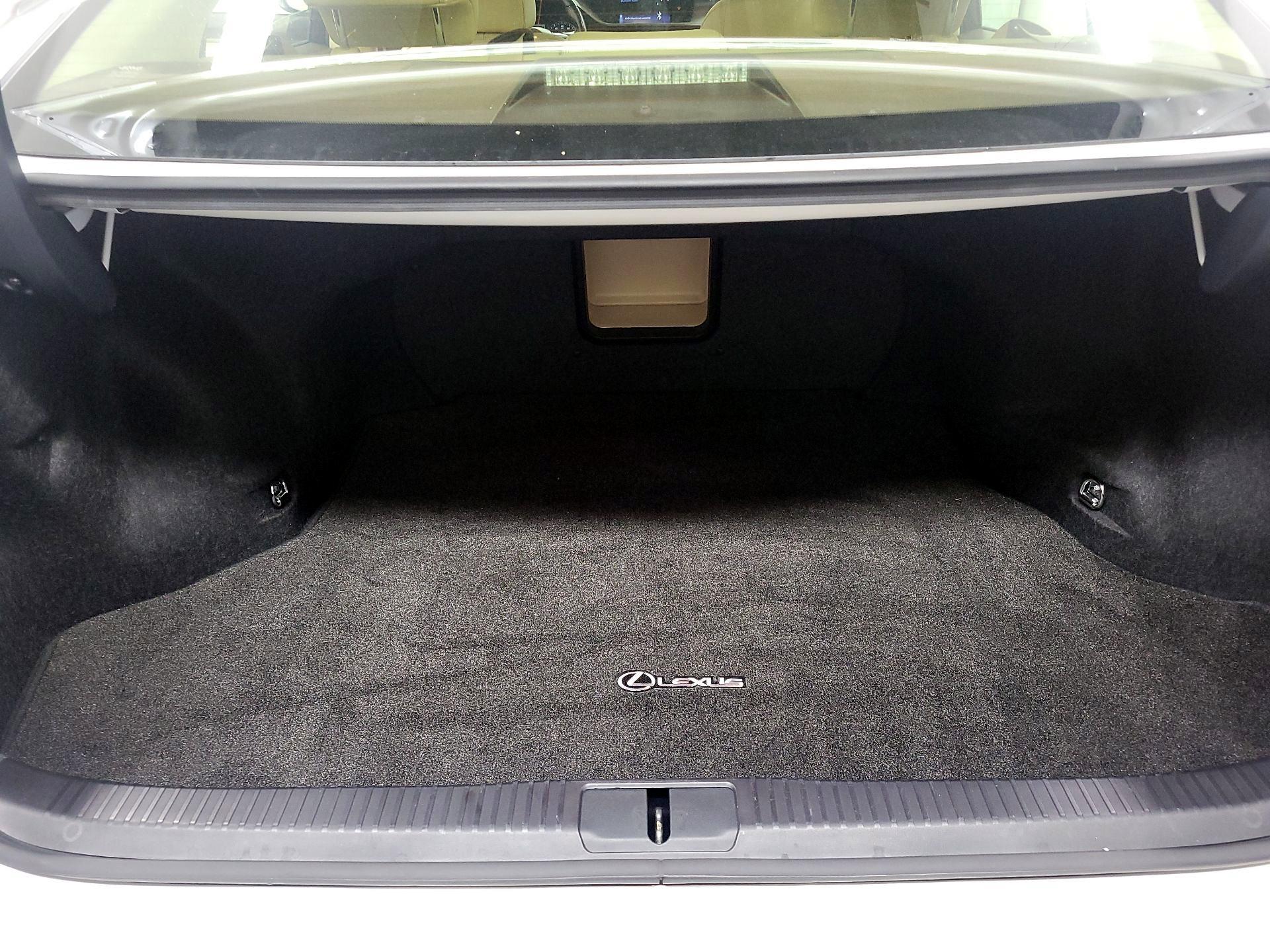 Thumbnail: 2016 Lexus ES - 19