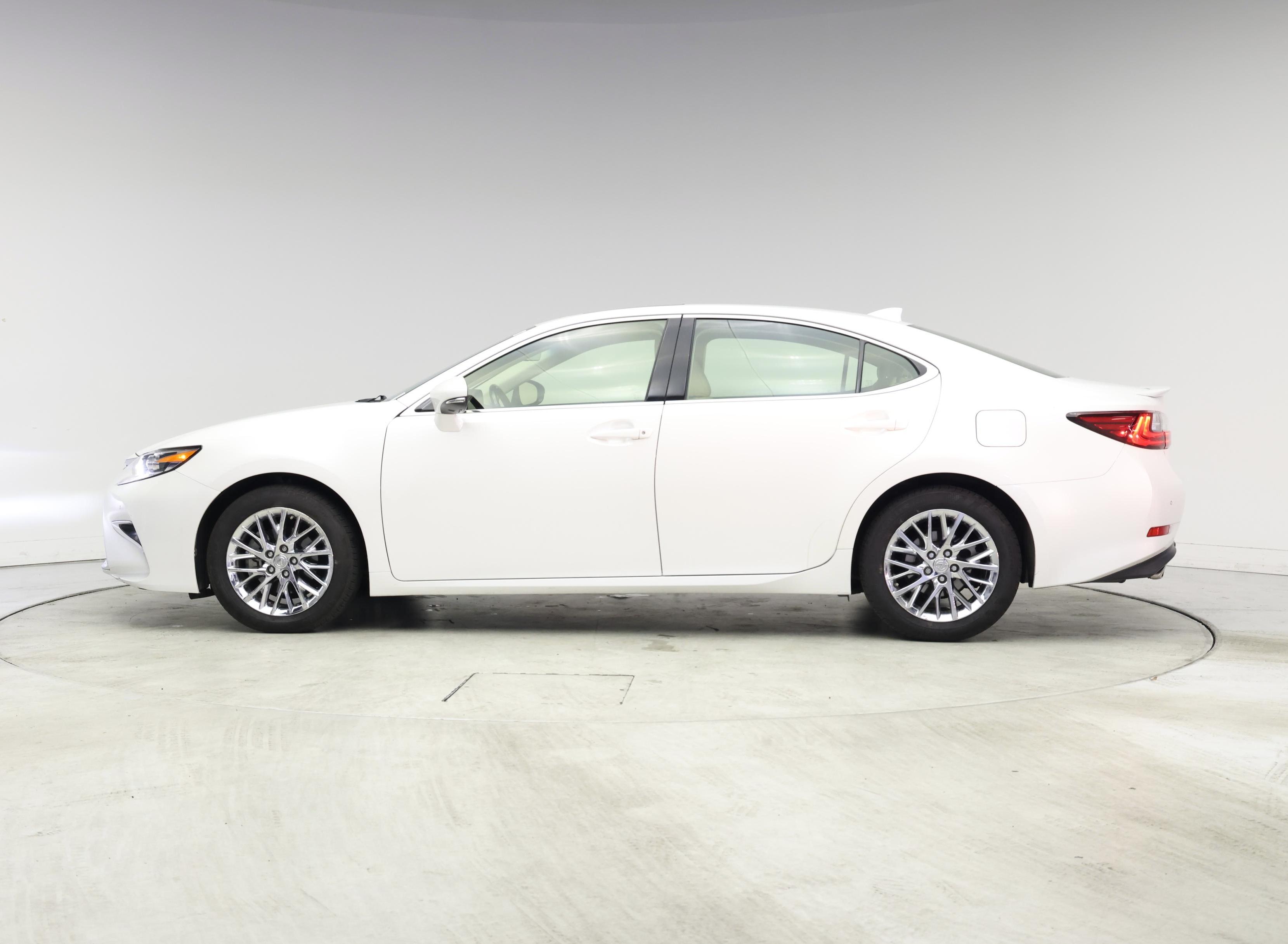 Thumbnail: 2016 Lexus ES - 3