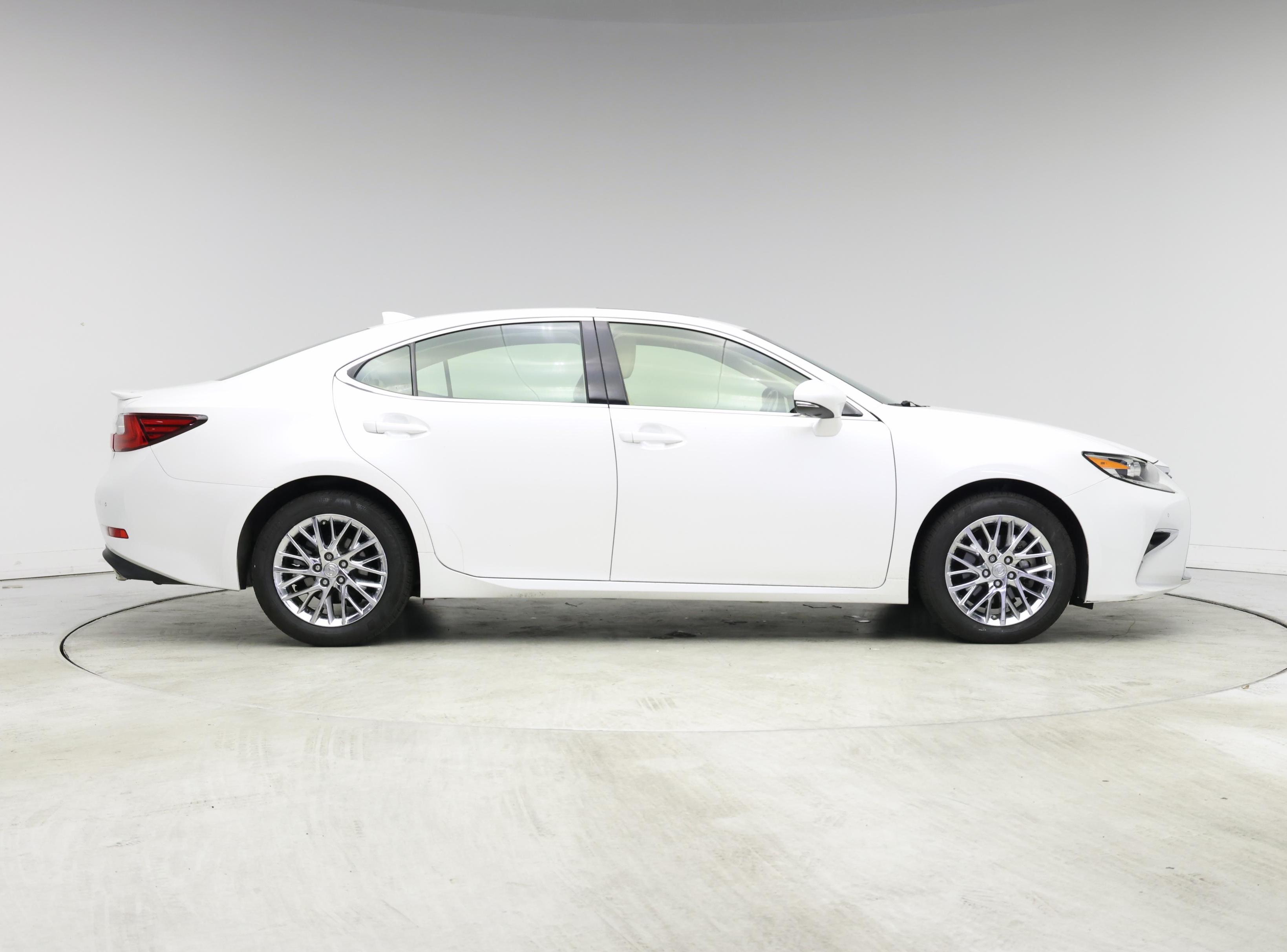 Thumbnail: 2016 Lexus ES - 7