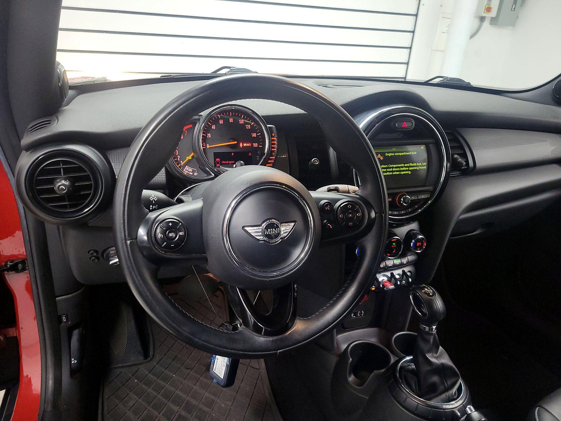 Thumbnail: 2015 MINI Cooper Hardtop - 9