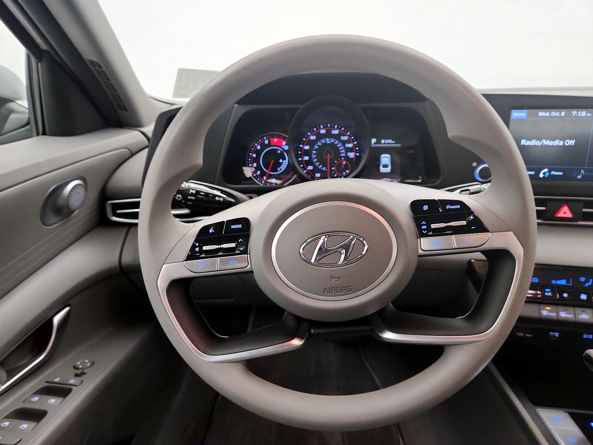 Thumbnail: 2022 Hyundai Elantra - 10