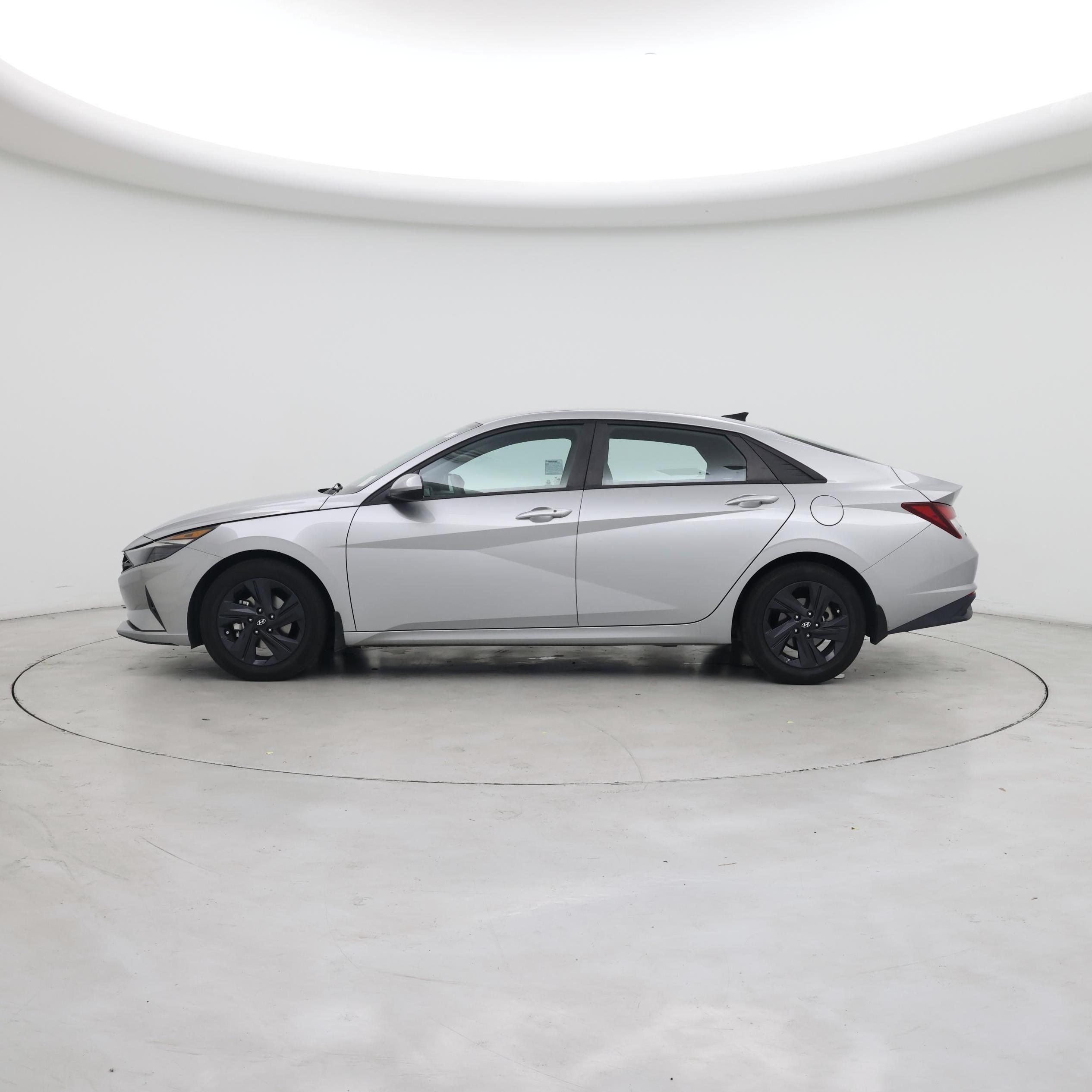 Thumbnail: 2022 Hyundai Elantra - 3