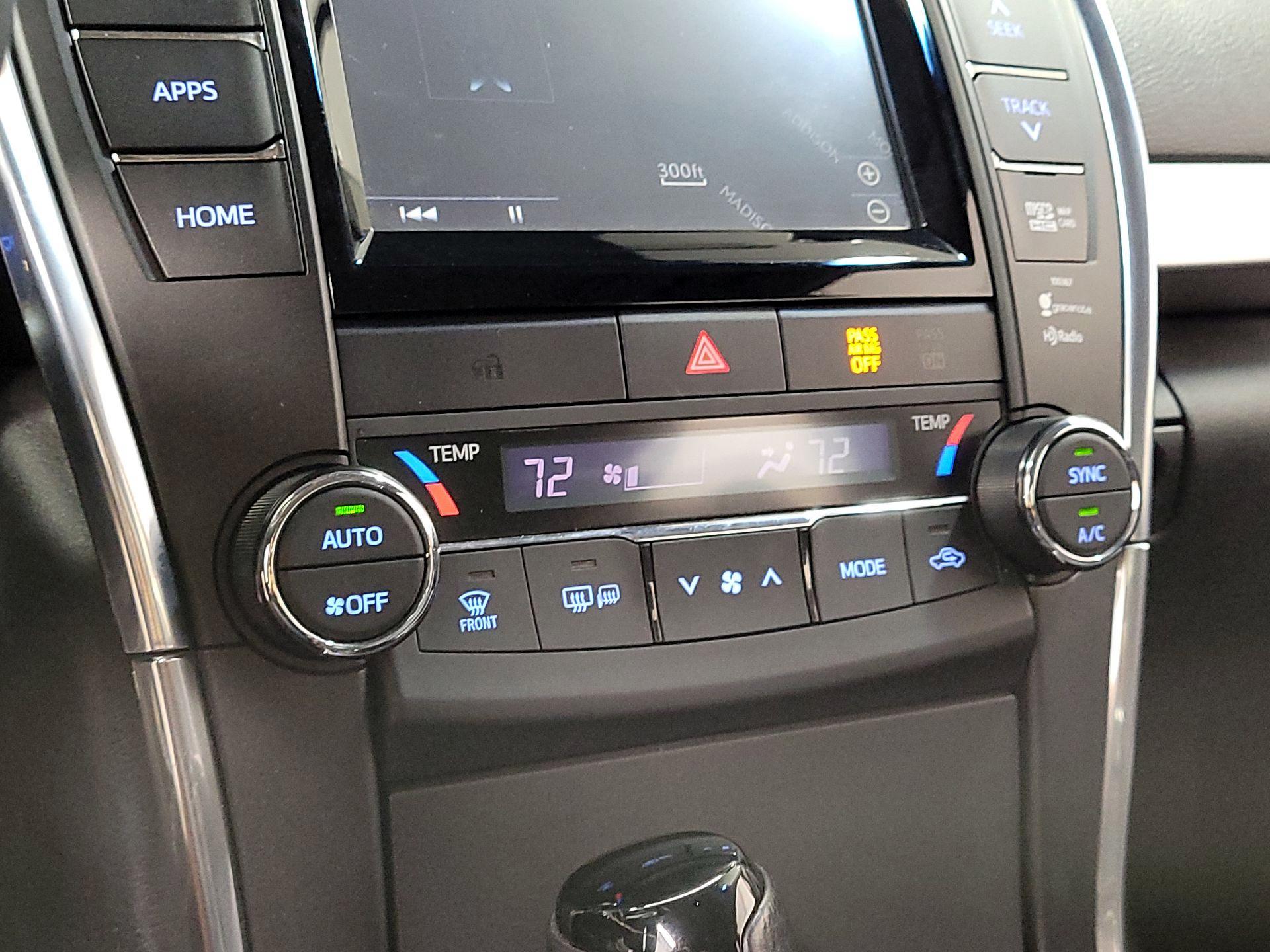 Thumbnail: 2015 Toyota Camry - 16