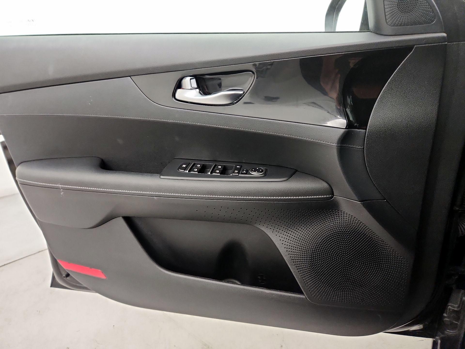 Thumbnail: 2020 Kia Forte - 12
