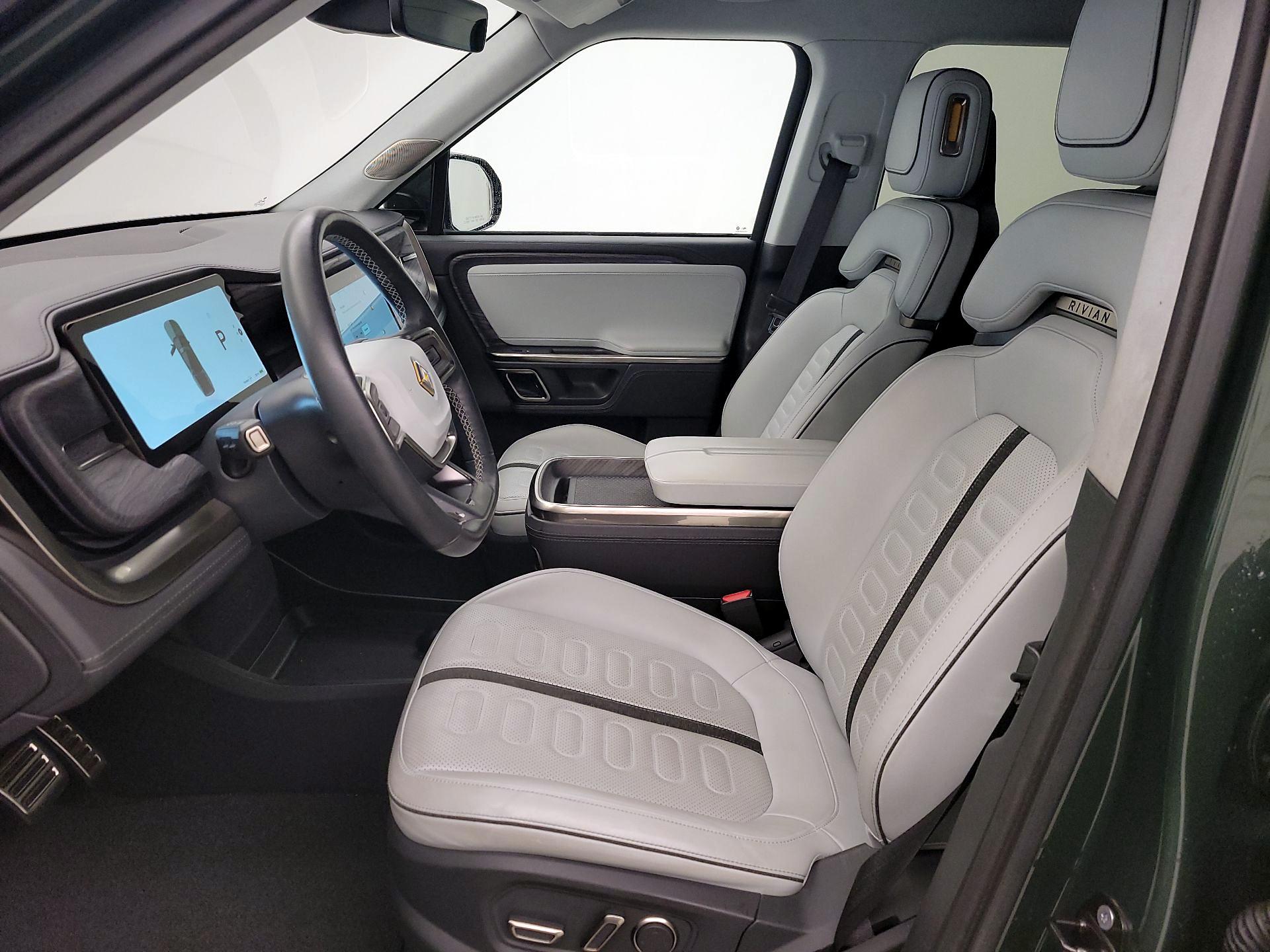 Thumbnail: 2022 Rivian R1T - 11