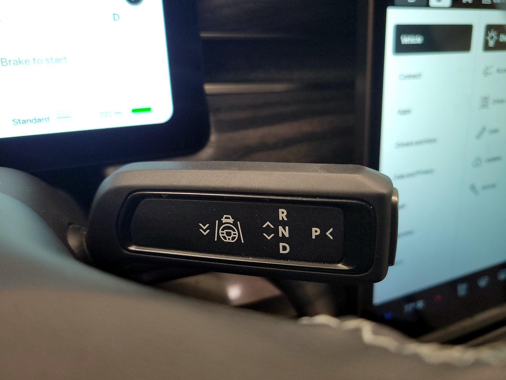 Thumbnail: 2022 Rivian R1T - 17